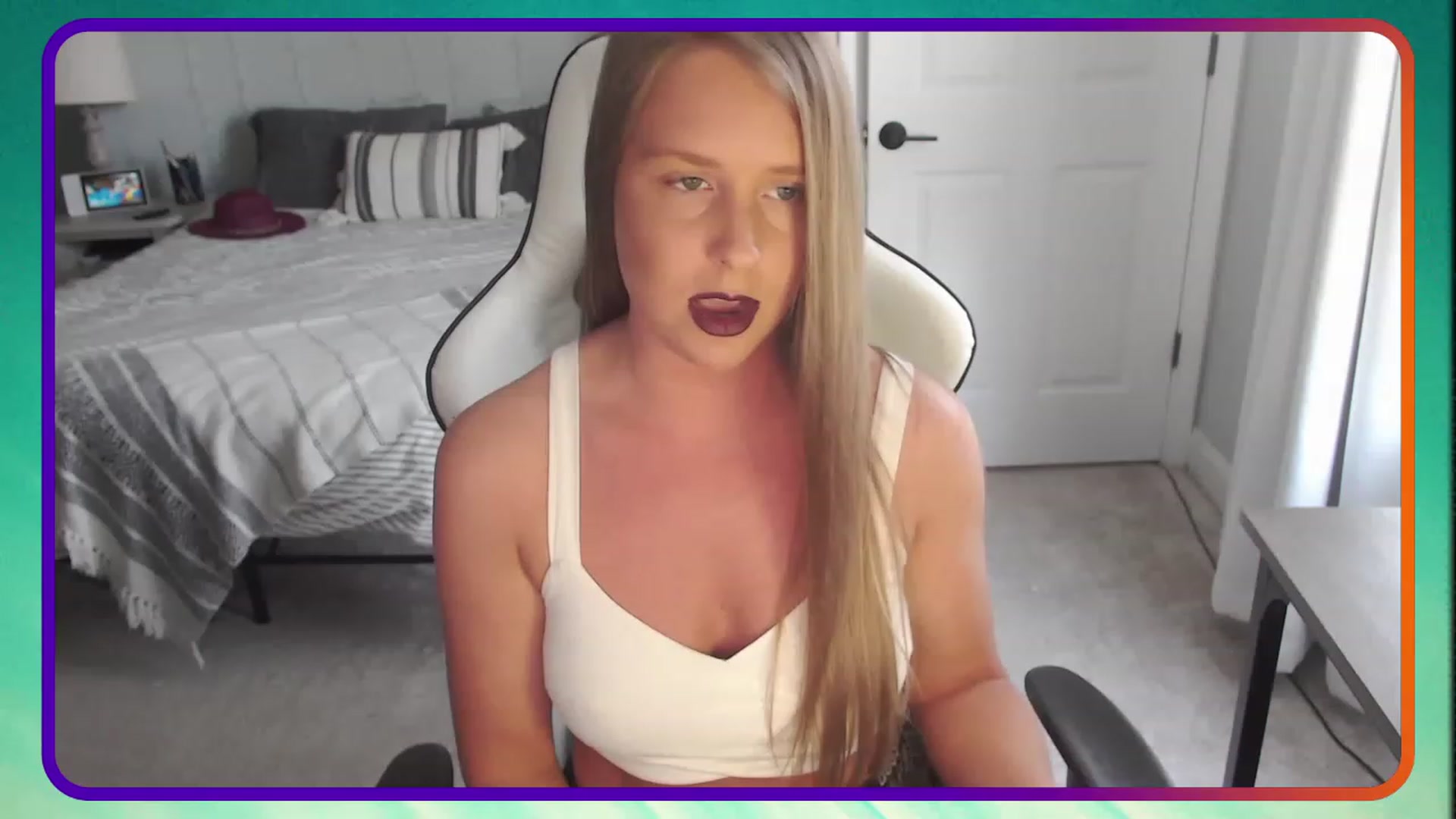 Gallery image thumbnail from HufflepuffHoe's myfreecams stream on, 05/02/2023, 19:46 image 3 of 20