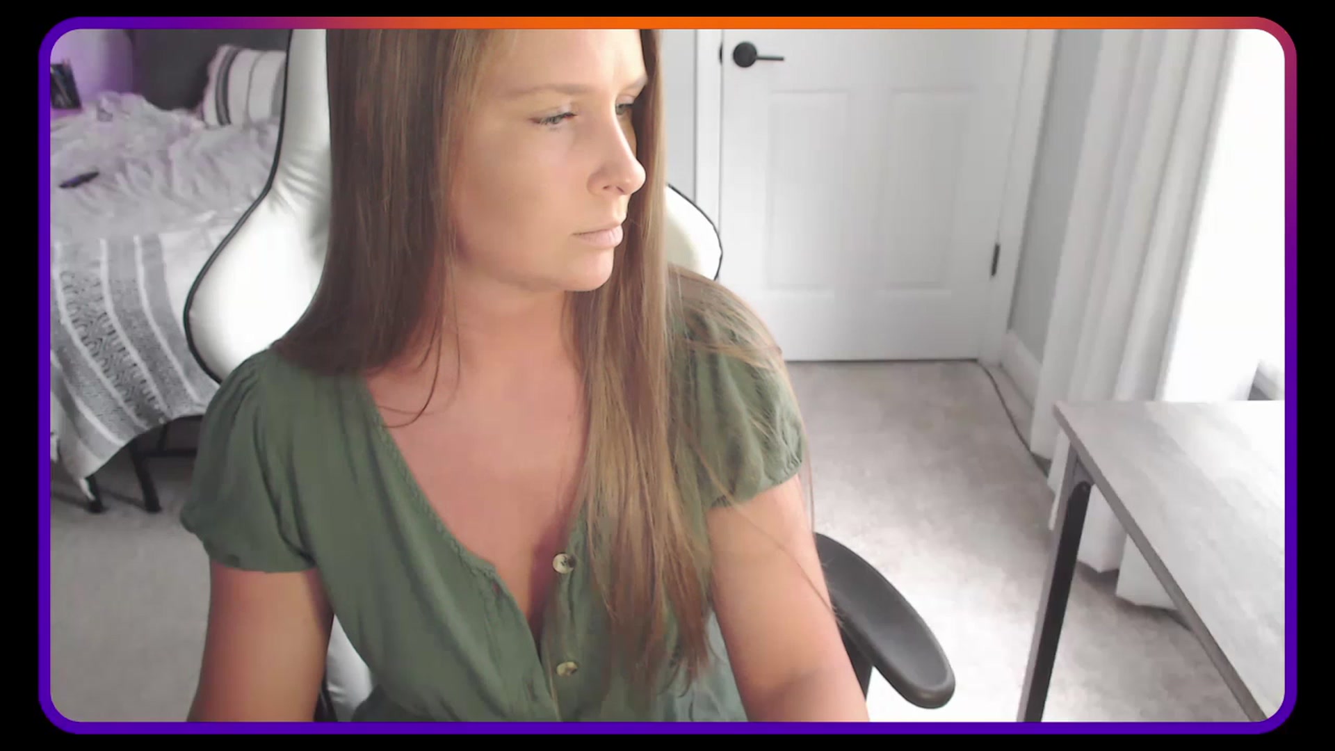 Gallery image thumbnail from HufflepuffHoe's myfreecams stream on, 05/05/2023, 17:52 image 20 of 20