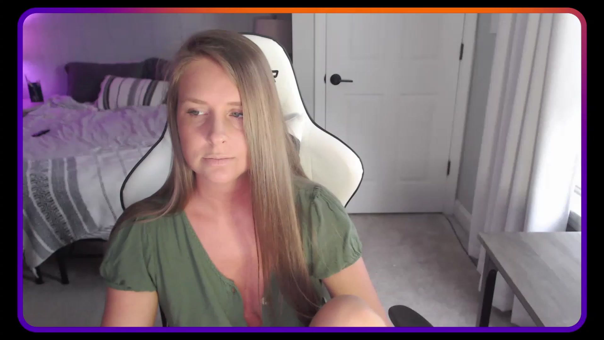 Gallery image thumbnail from HufflepuffHoe's myfreecams stream on, 05/05/2023, 17:52 image 2 of 20