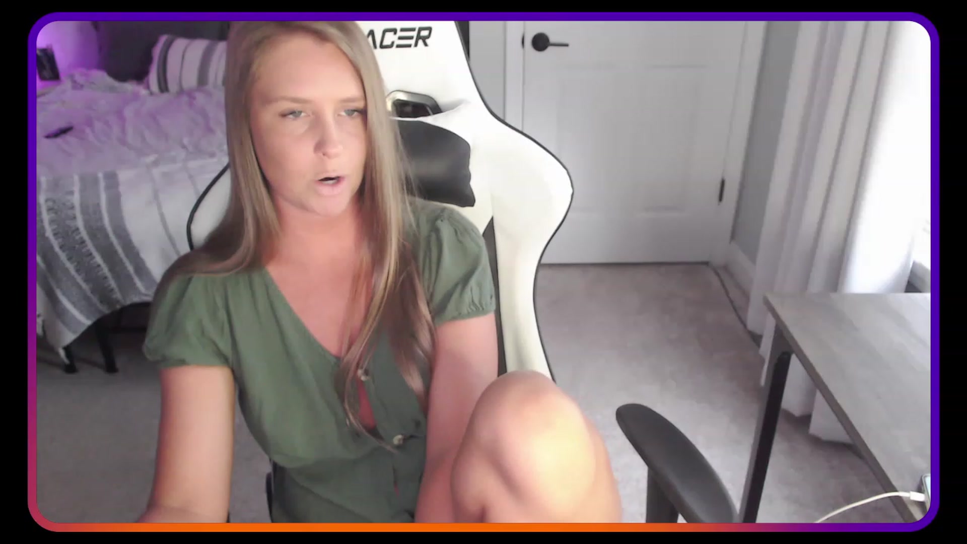 Gallery image thumbnail from HufflepuffHoe's myfreecams stream on, 05/05/2023, 17:52 image 5 of 20