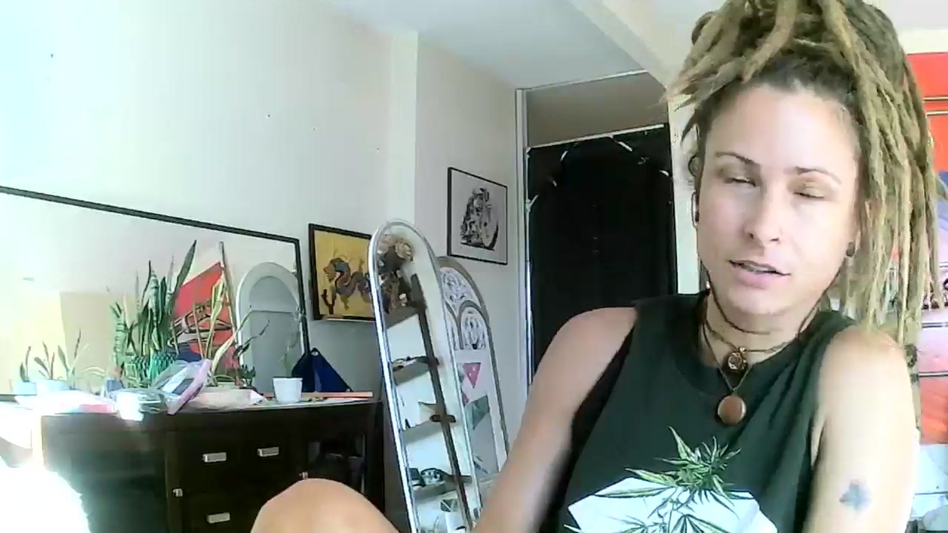 Gallery image thumbnail from HugDealerrrr's myfreecams stream on, 07/29/2025, 01:00 image 19 of 20