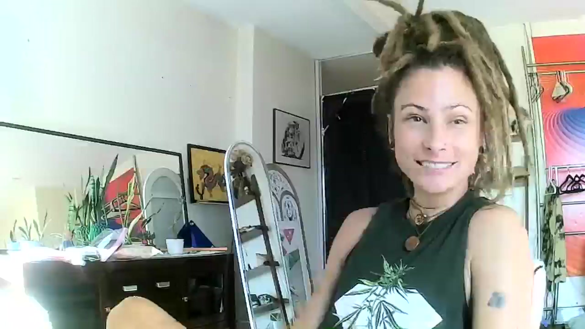Gallery image thumbnail from HugDealerrrr's myfreecams stream on, 07/29/2025, 01:00 image 12 of 20