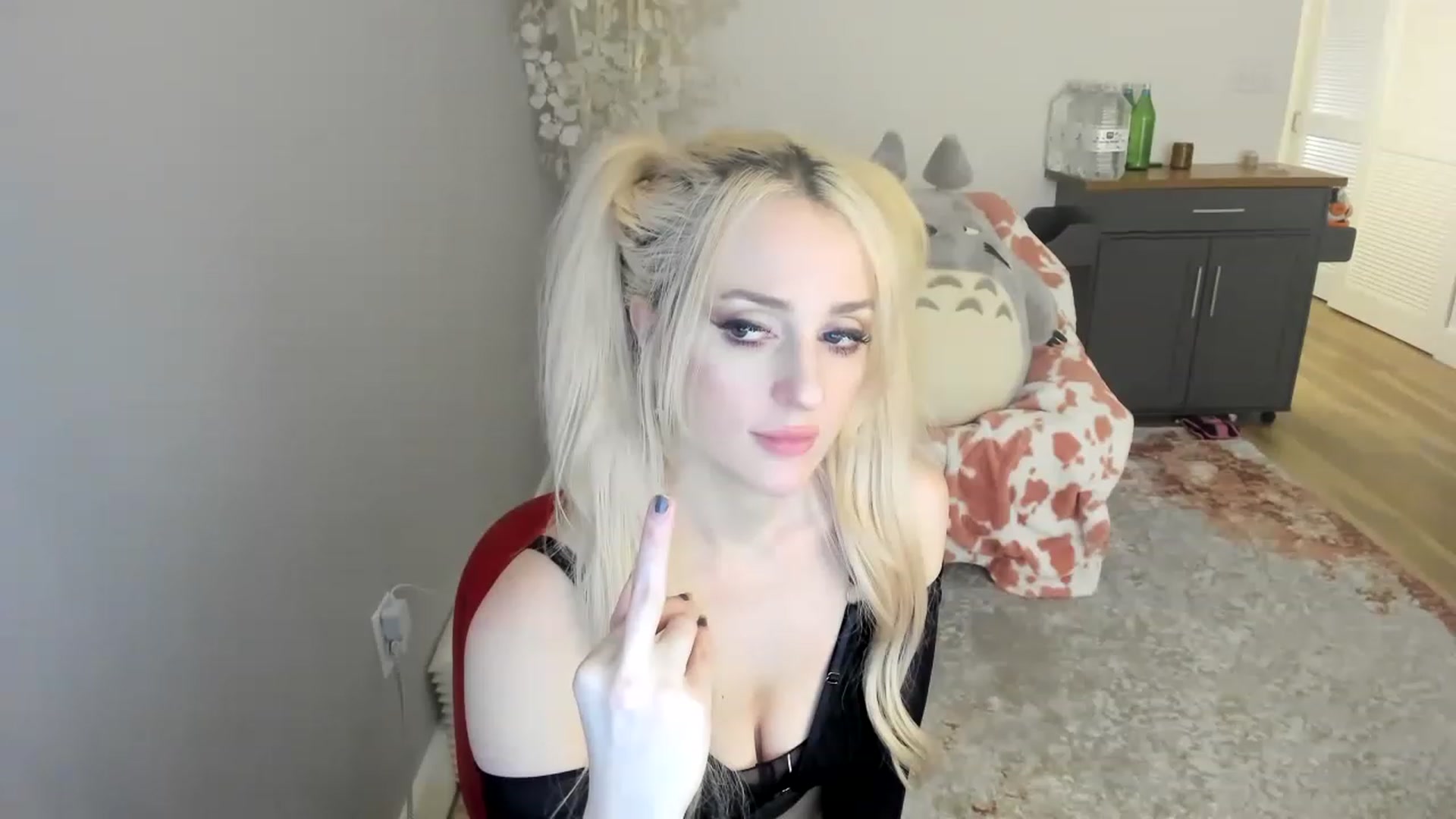 Gallery image thumbnail from HugeCOCKMilk's myfreecams stream on, 01/02/2023, 11:28 image 14 of 20