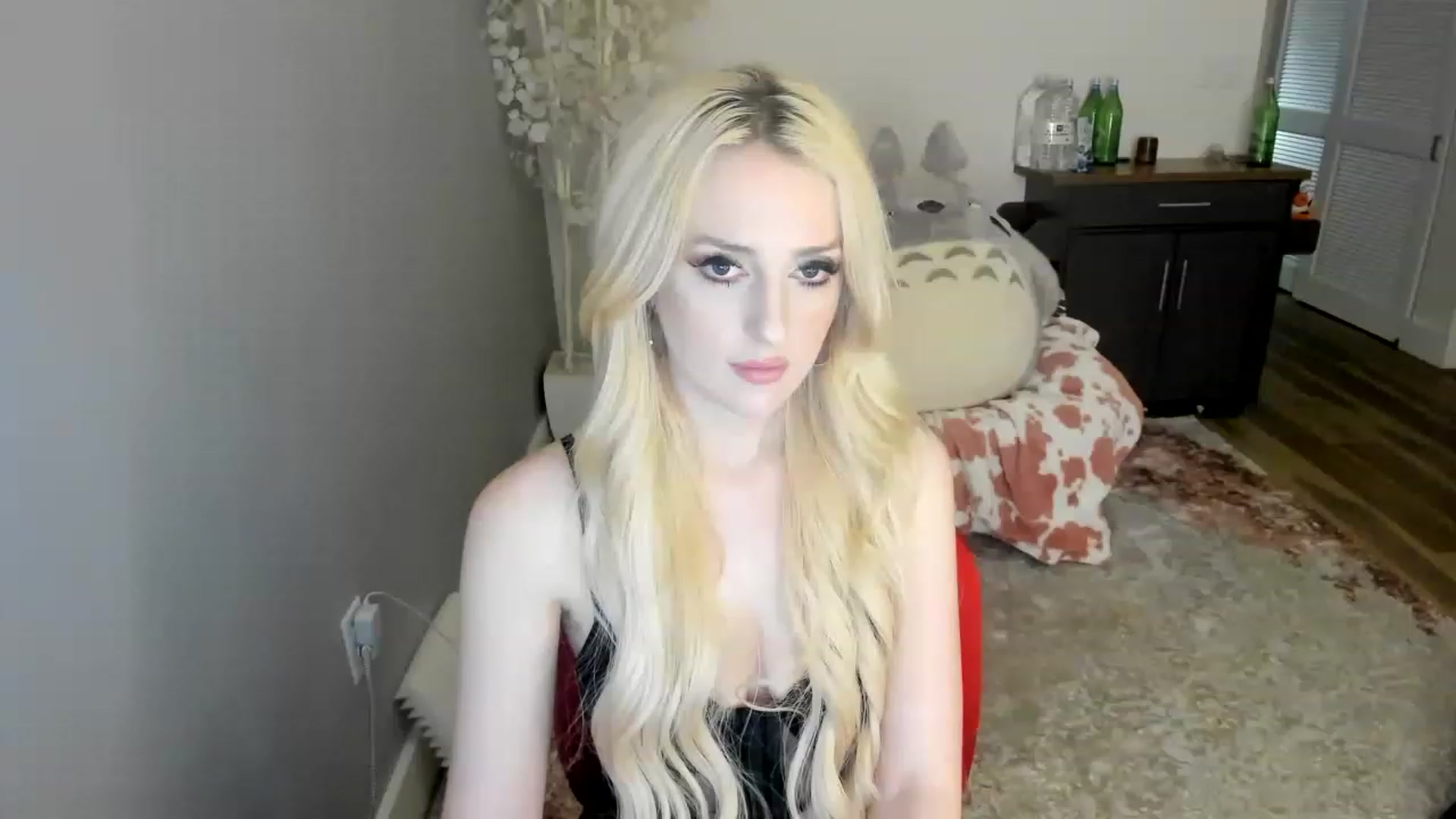 Gallery image thumbnail from HugeCOCKMilk's myfreecams stream on, 01/08/2023, 02:57 image 6 of 20