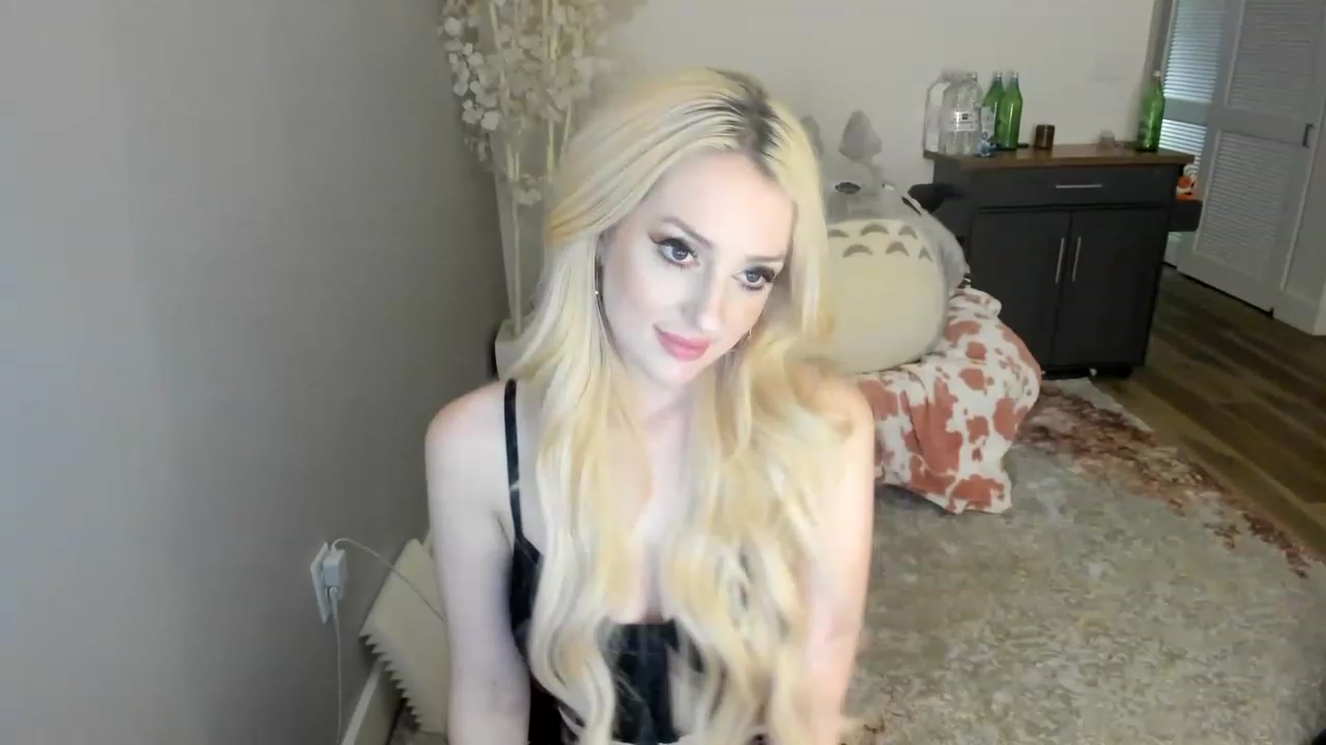 Gallery image thumbnail from HugeCOCKMilk's myfreecams stream on, 01/08/2023, 02:57 image 18 of 20