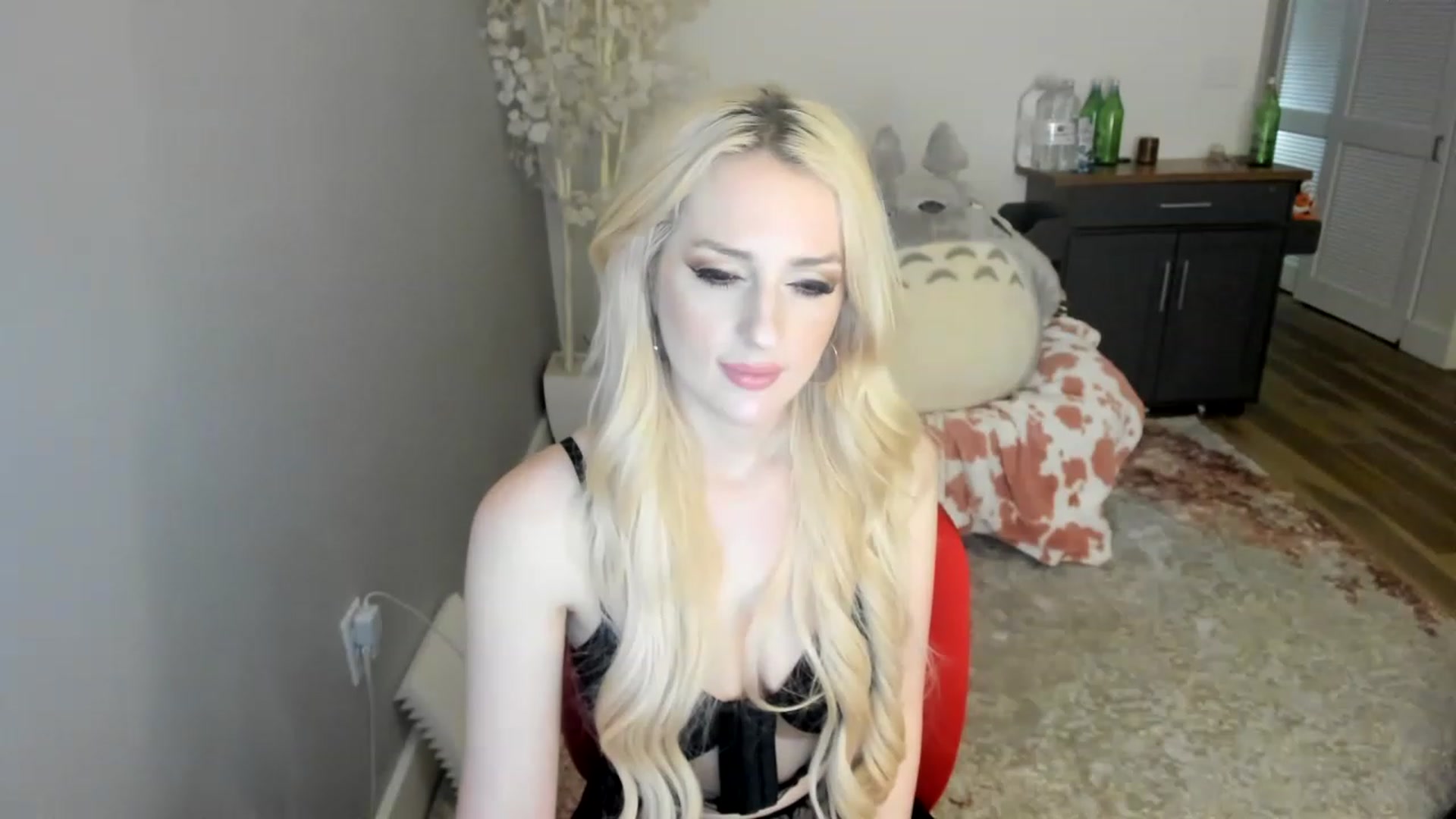 Gallery image thumbnail from HugeCOCKMilk's myfreecams stream on, 01/08/2023, 02:57 image 3 of 20