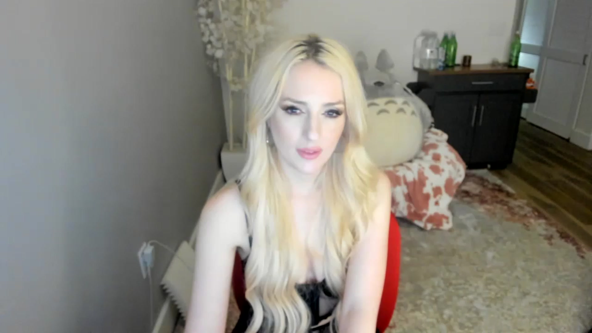 Gallery image thumbnail from HugeCOCKMilk's myfreecams stream on, 01/08/2023, 02:57 image 1 of 20