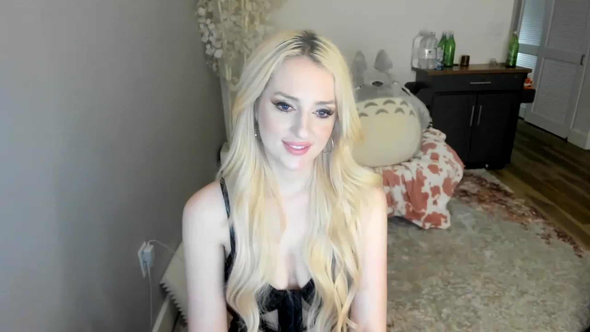 Gallery image thumbnail from HugeCOCKMilk's myfreecams stream on, 01/08/2023, 02:57 image 19 of 20