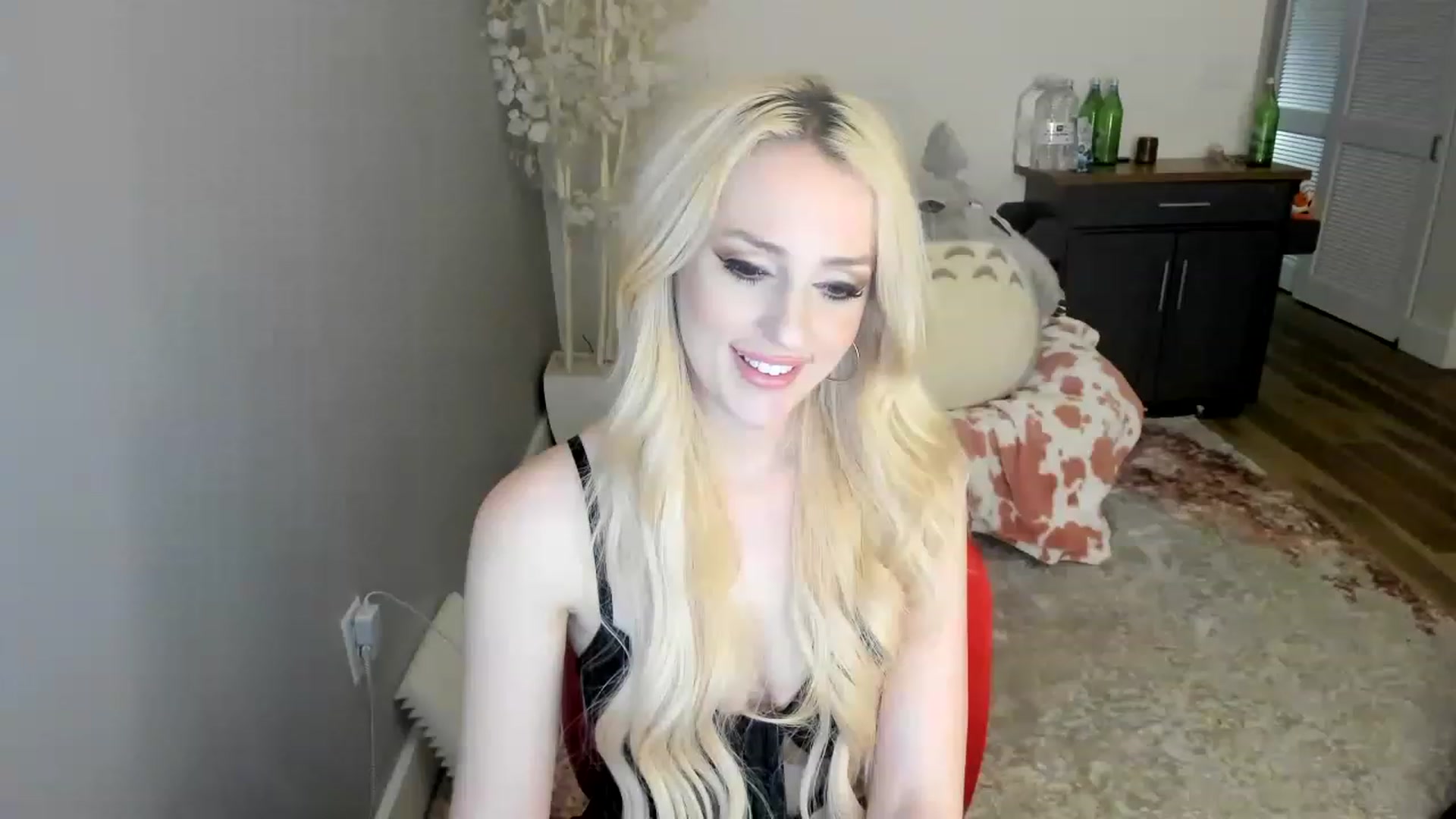 Gallery image thumbnail from HugeCOCKMilk's myfreecams stream on, 01/08/2023, 02:57 image 7 of 20