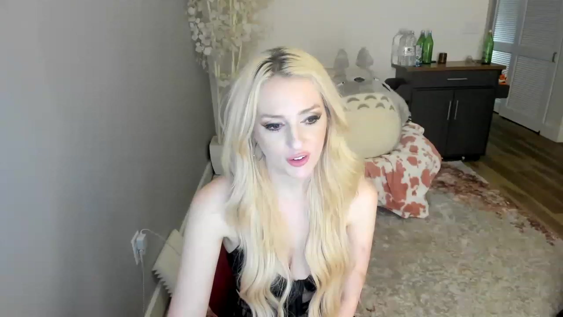 Gallery image thumbnail from HugeCOCKMilk's myfreecams stream on, 01/08/2023, 03:44 image 10 of 20