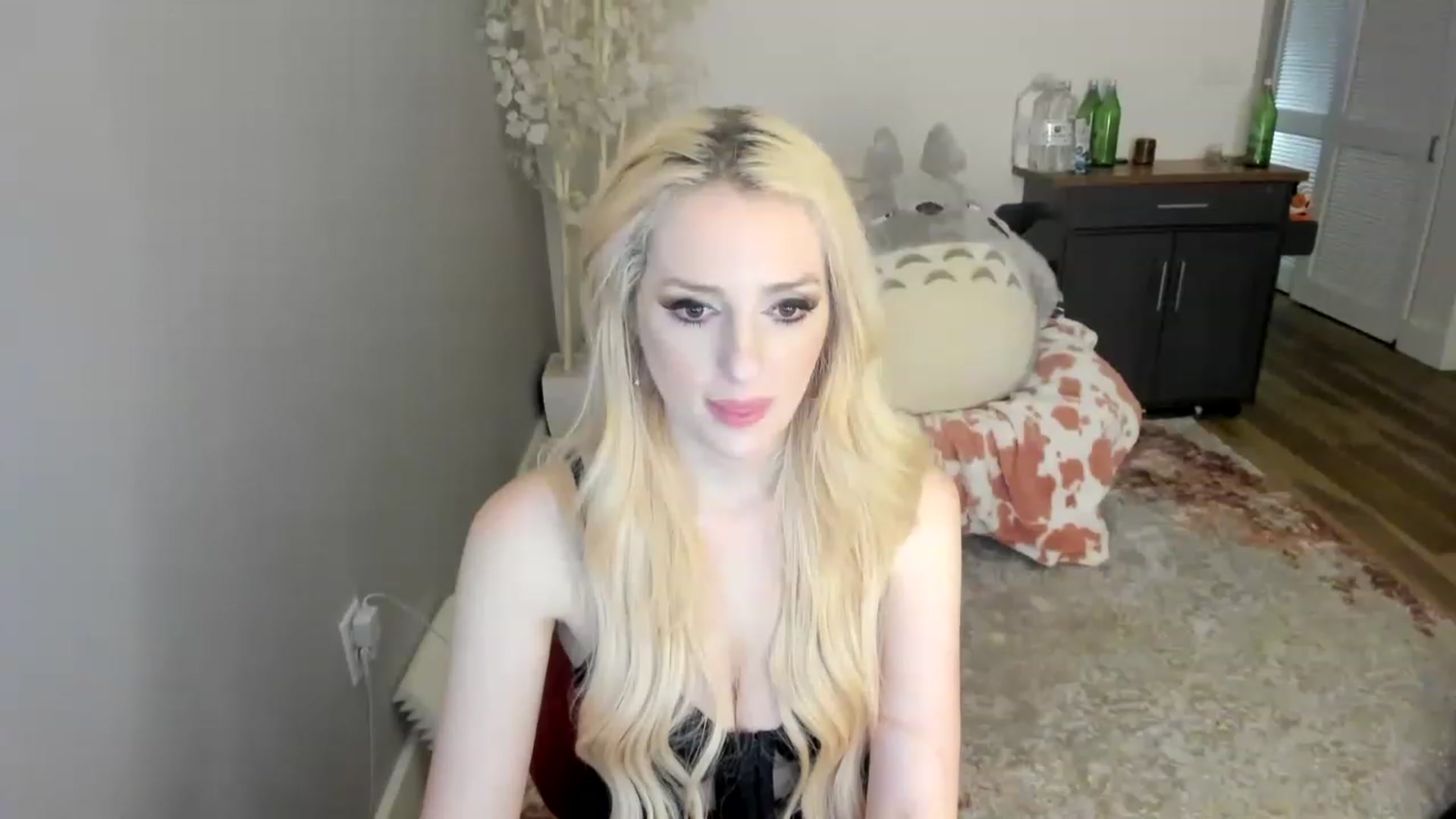 Gallery image thumbnail from HugeCOCKMilk's myfreecams stream on, 01/08/2023, 03:44 image 11 of 20