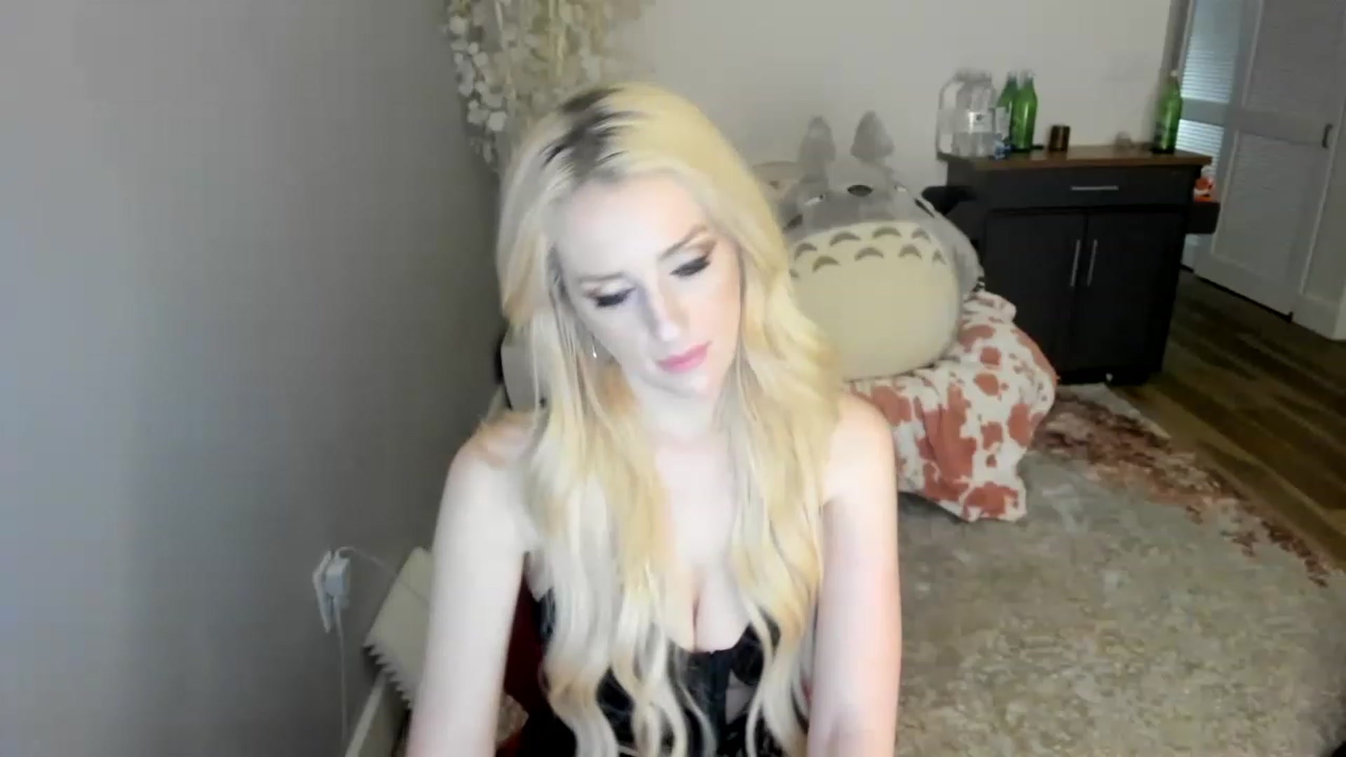 Gallery image thumbnail from HugeCOCKMilk's myfreecams stream on, 01/08/2023, 03:44 image 13 of 20