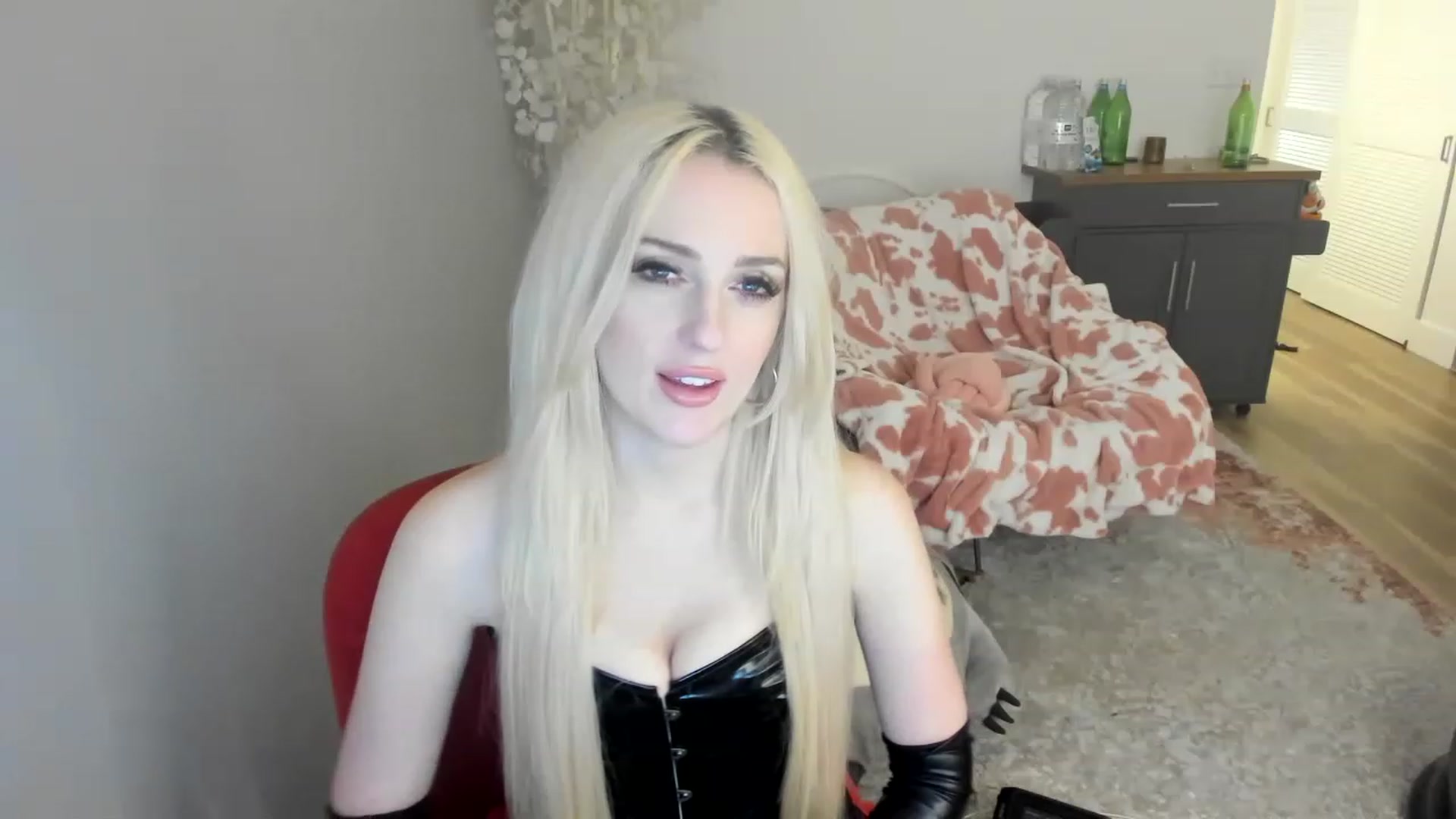 Gallery image thumbnail from HugeCOCKMilk's myfreecams stream on, 01/11/2023, 01:21 image 5 of 20