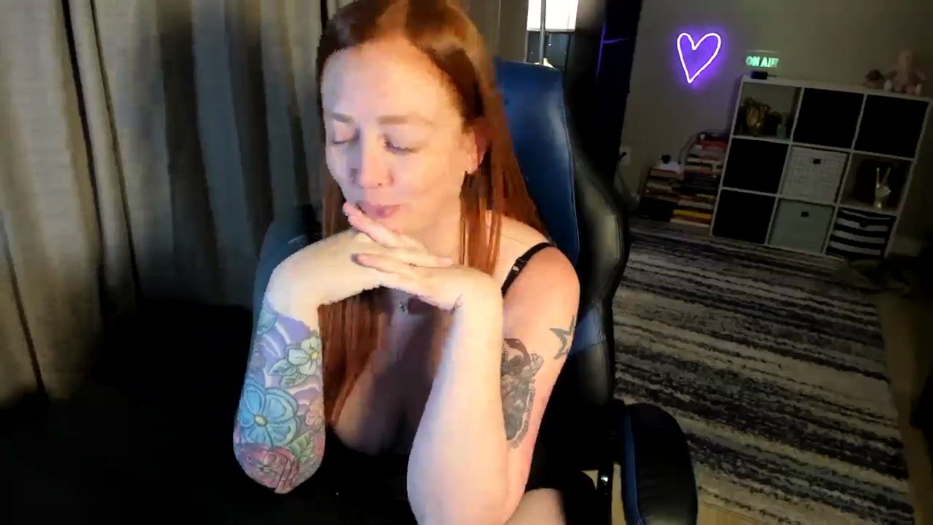 Gallery image thumbnail from HulloChicky's myfreecams stream on, 07/02/2025, 01:18 image 2 of 20
