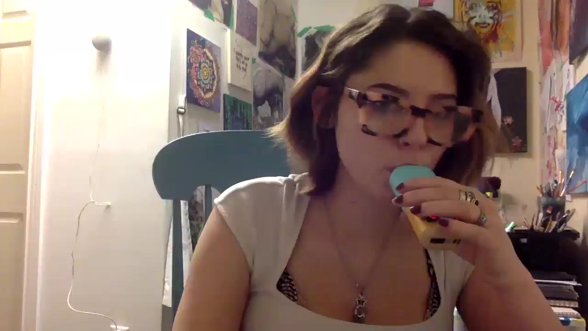Gallery image thumbnail from HunniBee's myfreecams stream on, 04/17/2026, 03:05 image 9 of 20