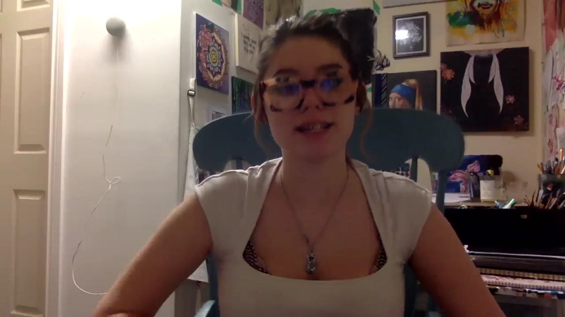 Gallery image thumbnail from HunniBee's myfreecams stream on, 04/17/2026, 05:48 image 12 of 20