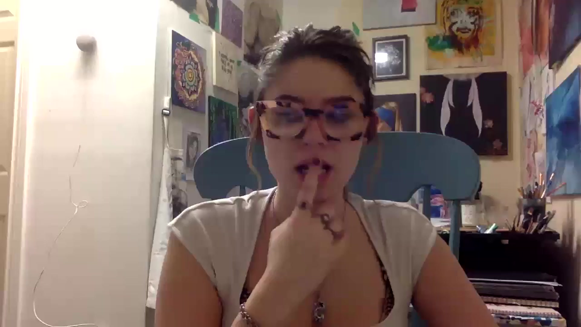 Gallery image thumbnail from HunniBee's myfreecams stream on, 04/17/2026, 05:48 image 17 of 20