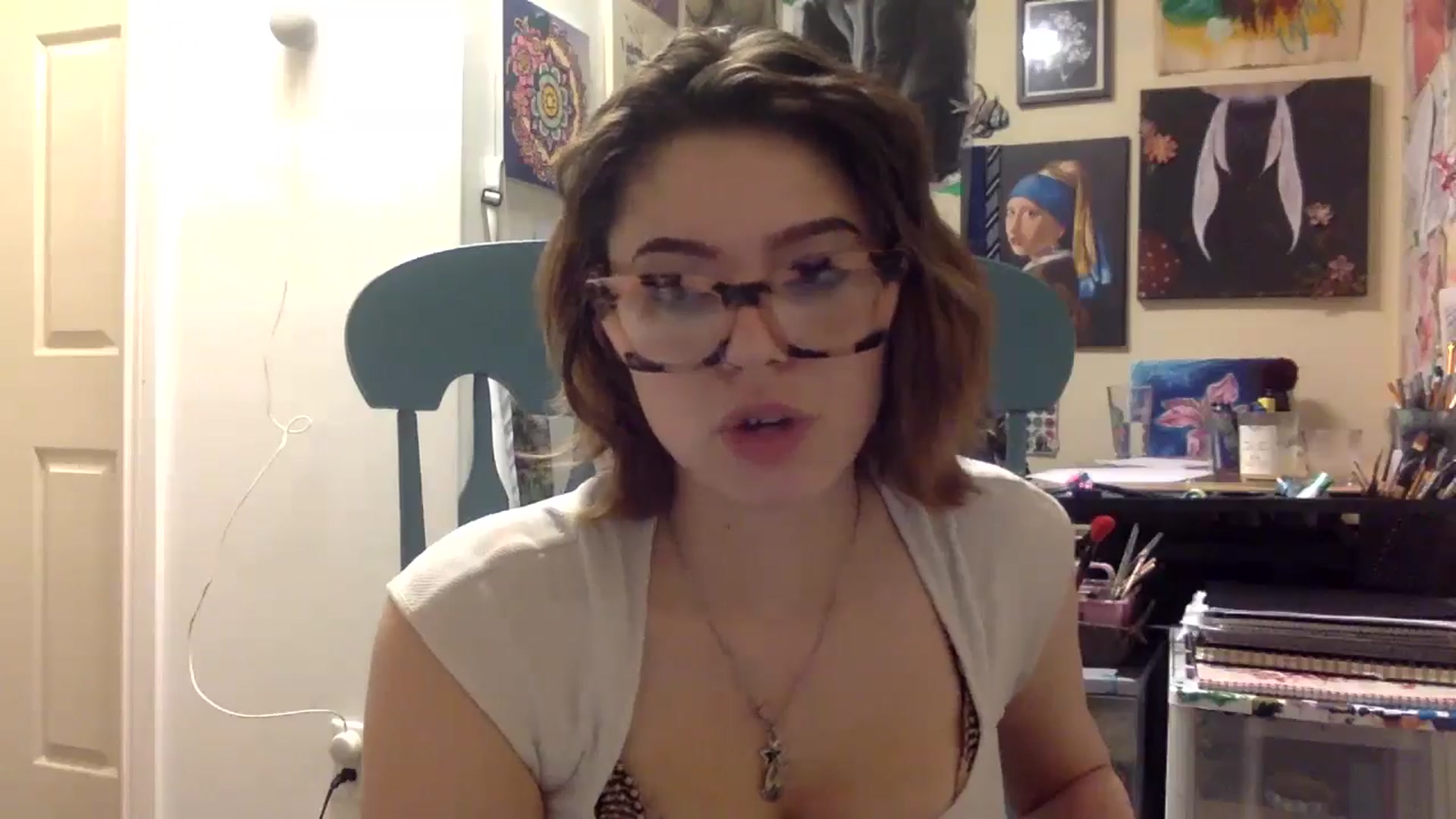 Gallery image thumbnail from HunniBee's myfreecams stream on, 04/17/2026, 05:48 image 6 of 20