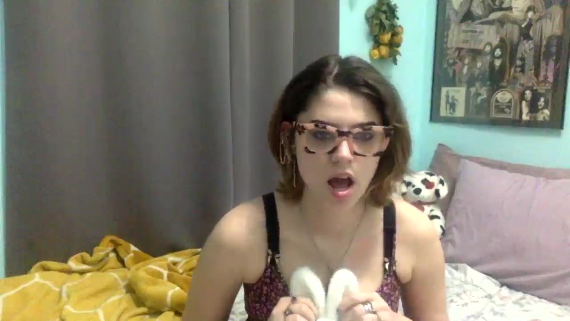 Gallery image thumbnail from HunniBee's myfreecams stream on, 04/18/2026, 24:03 image 5 of 20