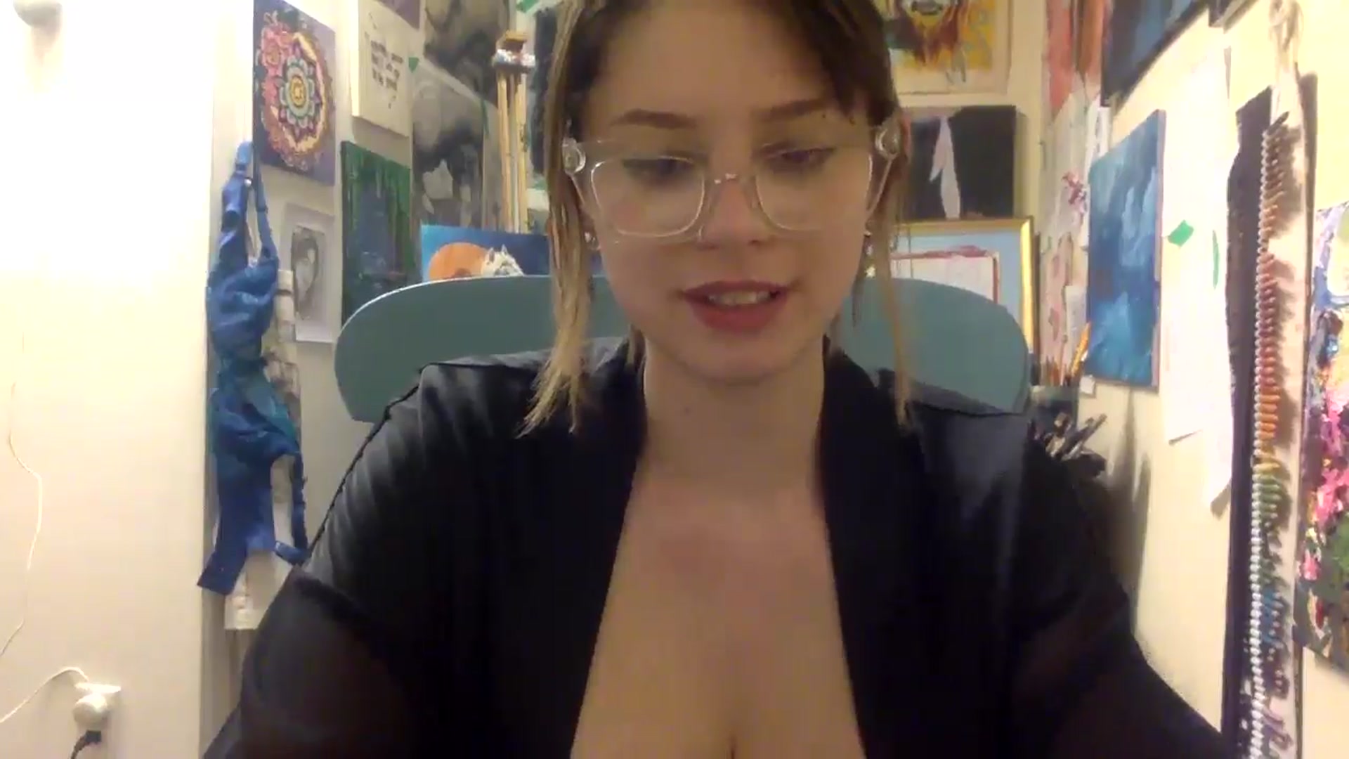 Gallery image thumbnail from HunniBee's myfreecams stream on, 04/26/2026, 01:17 image 18 of 20