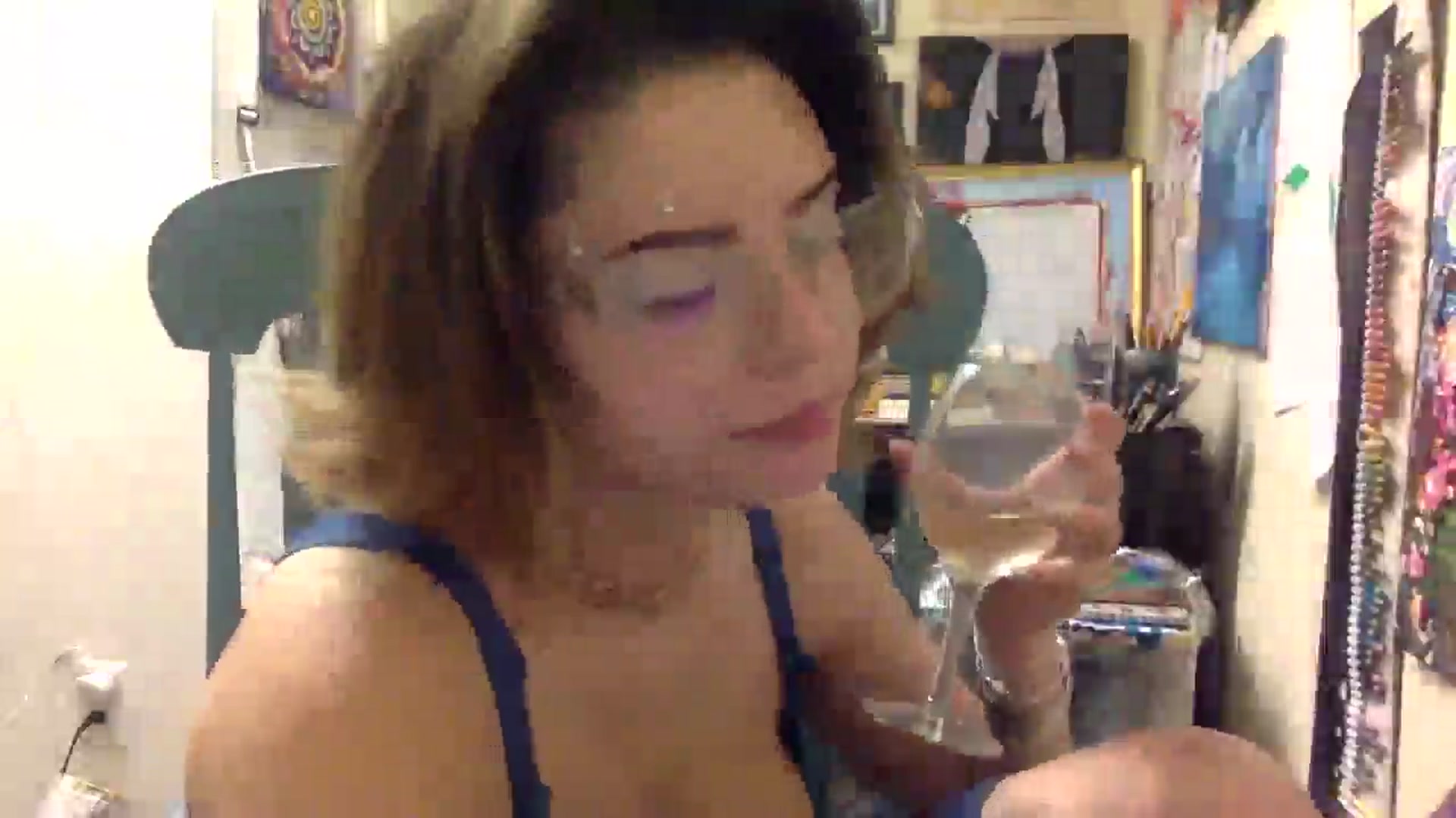 Gallery image thumbnail from HunniBee's myfreecams stream on, 04/29/2026, 04:41 image 3 of 20
