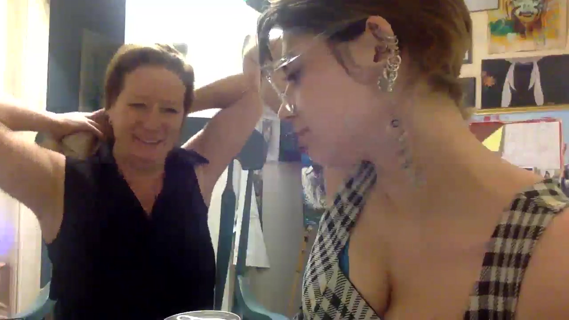 Gallery image thumbnail from HunniBee's myfreecams stream on, 04/30/2026, 03:40 image 17 of 20