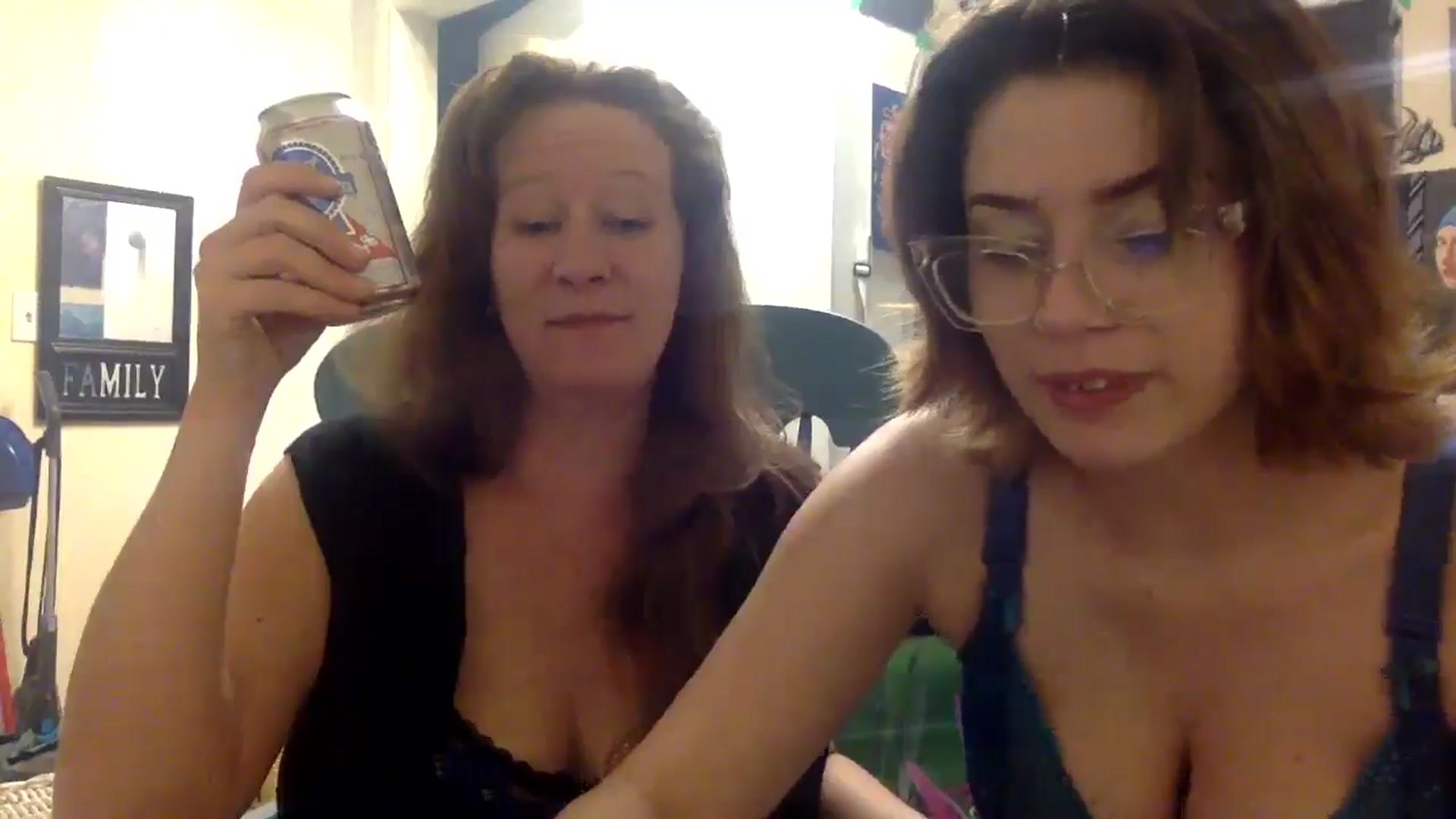 Gallery image thumbnail from HunniBee's myfreecams stream on, 04/30/2026, 05:17 image 4 of 20