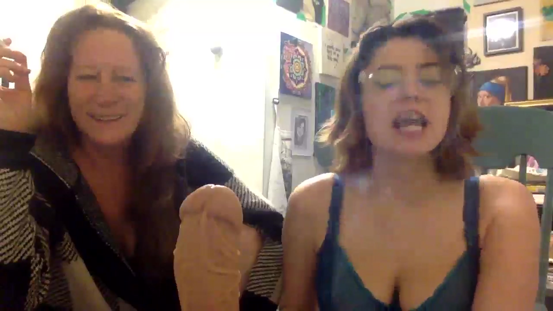 Gallery image thumbnail from HunniBee's myfreecams stream on, 04/30/2026, 05:17 image 15 of 20