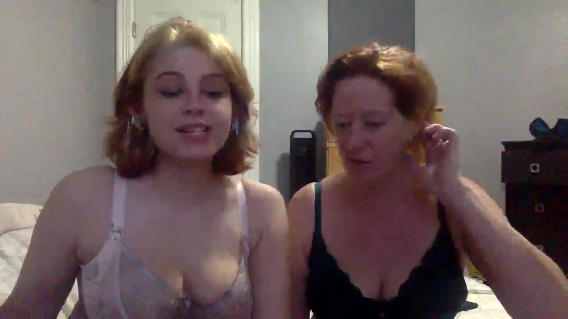 Gallery image thumbnail from HunniBee's myfreecams stream on, 05/08/2026, 24:42 image 4 of 20