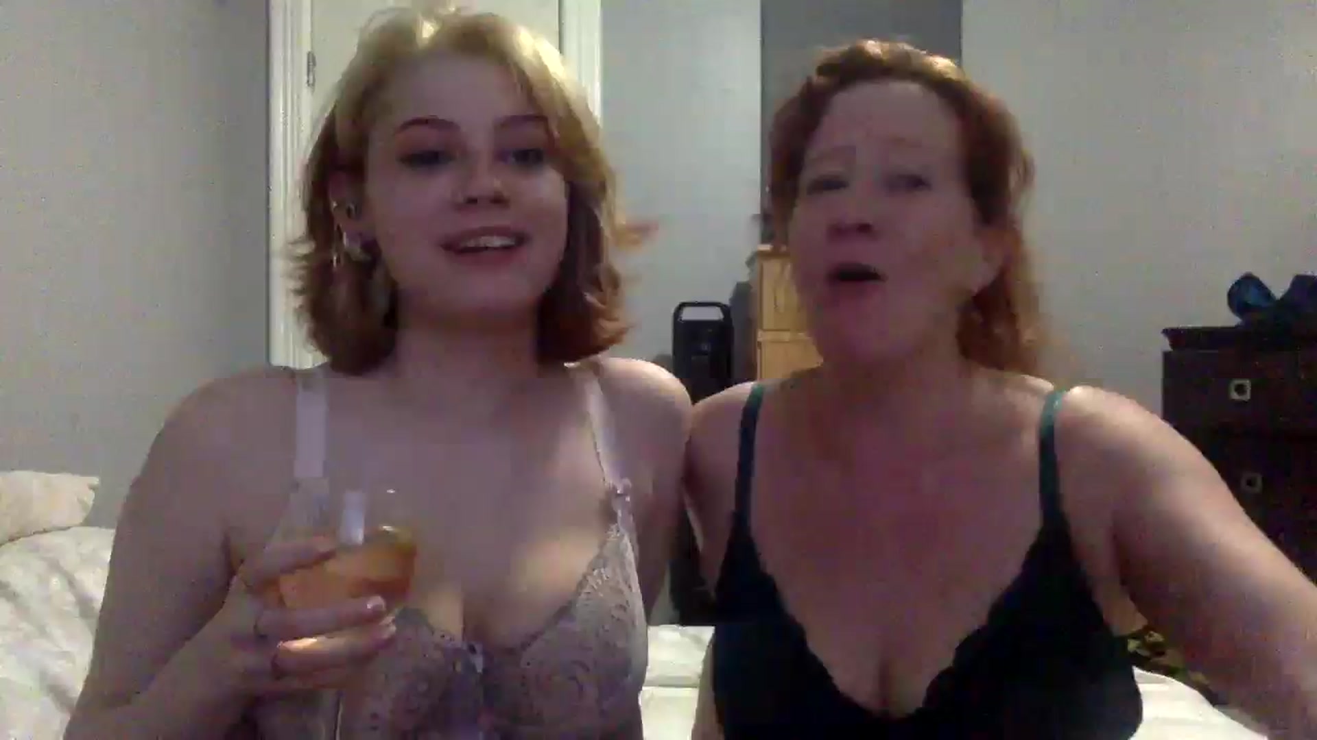 Gallery image thumbnail from HunniBee's myfreecams stream on, 05/08/2026, 24:42 image 5 of 20