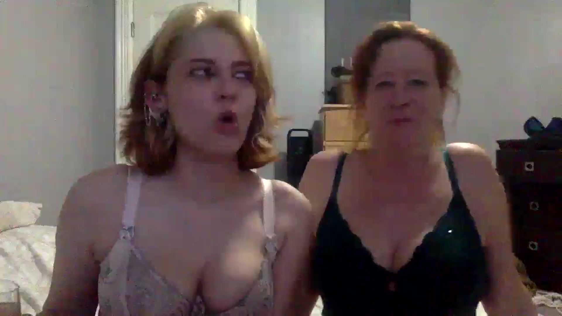 Gallery image thumbnail from HunniBee's myfreecams stream on, 05/08/2026, 24:42 image 6 of 20