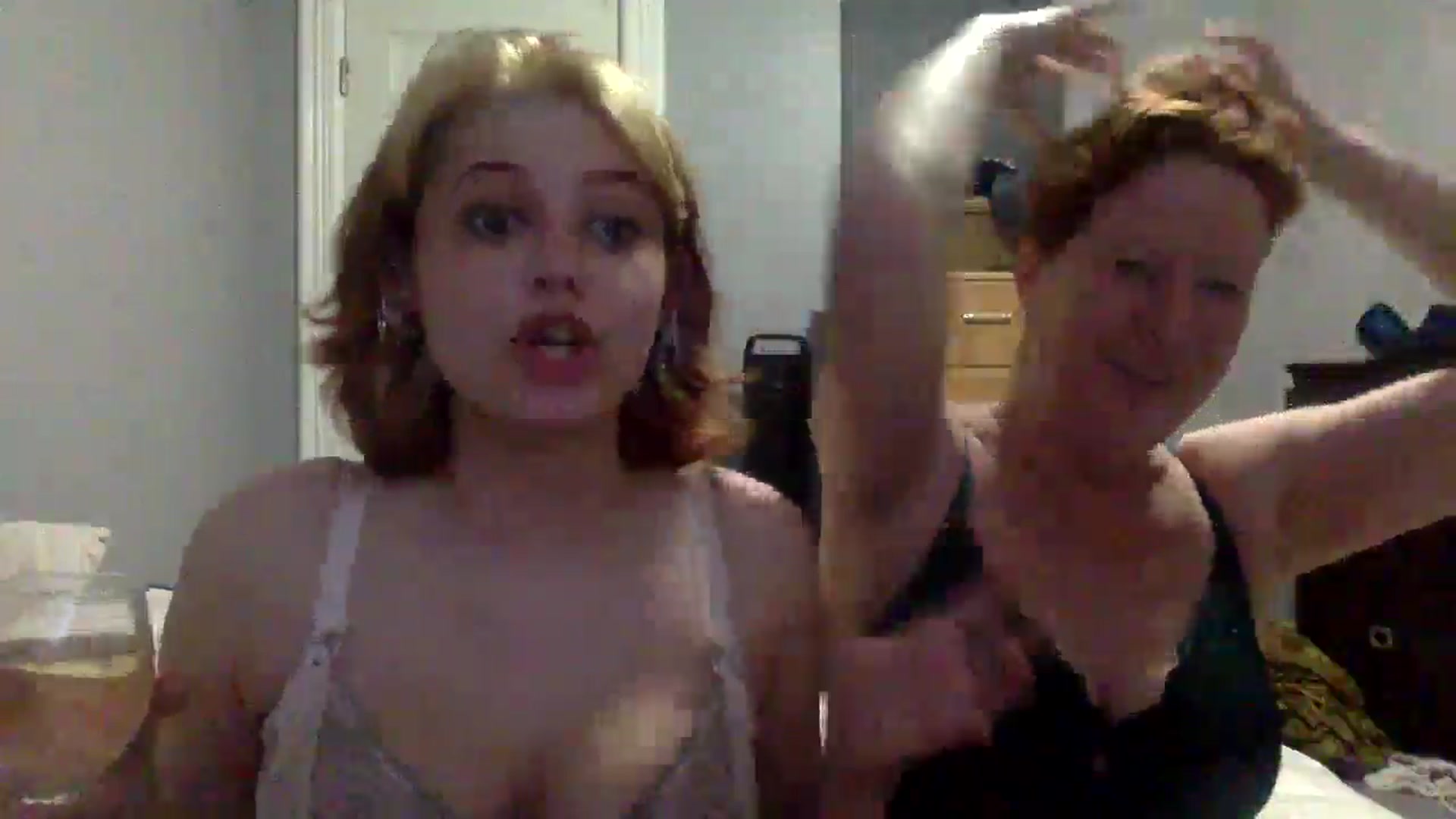 Gallery image thumbnail from HunniBee's myfreecams stream on, 05/08/2026, 24:42 image 8 of 20