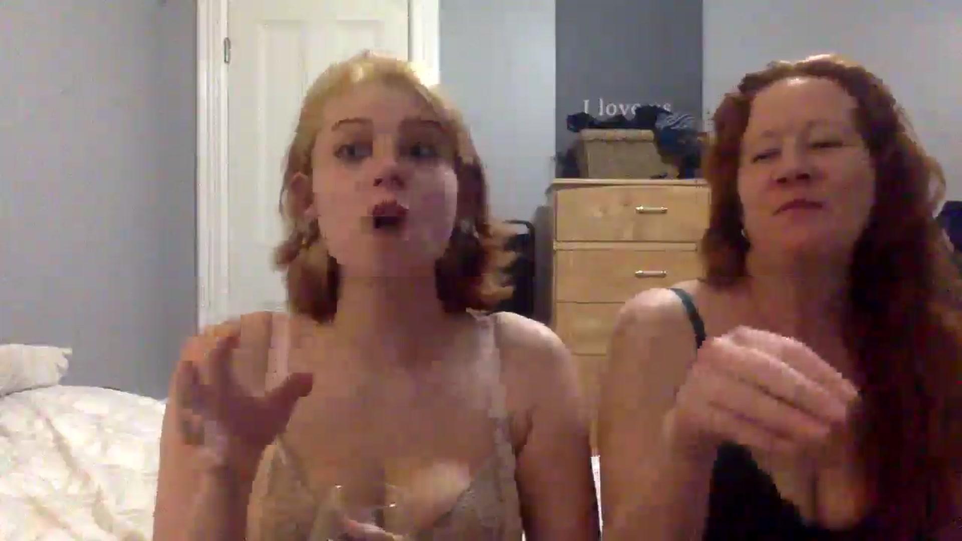 Gallery image thumbnail from HunniBee's myfreecams stream on, 05/08/2026, 24:42 image 17 of 20