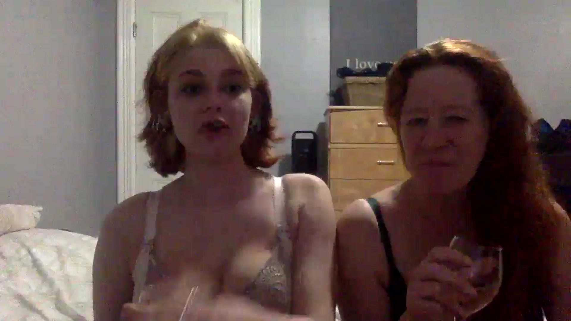 Gallery image thumbnail from HunniBee's myfreecams stream on, 05/08/2026, 24:42 image 16 of 20