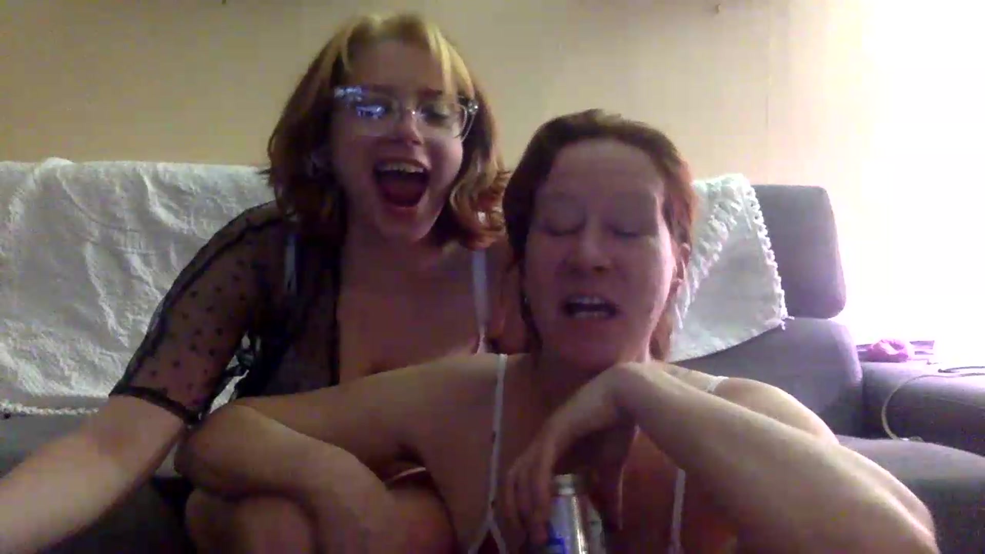 Gallery image thumbnail from HunniBee's myfreecams stream on, 05/08/2026, 06:07 image 4 of 20