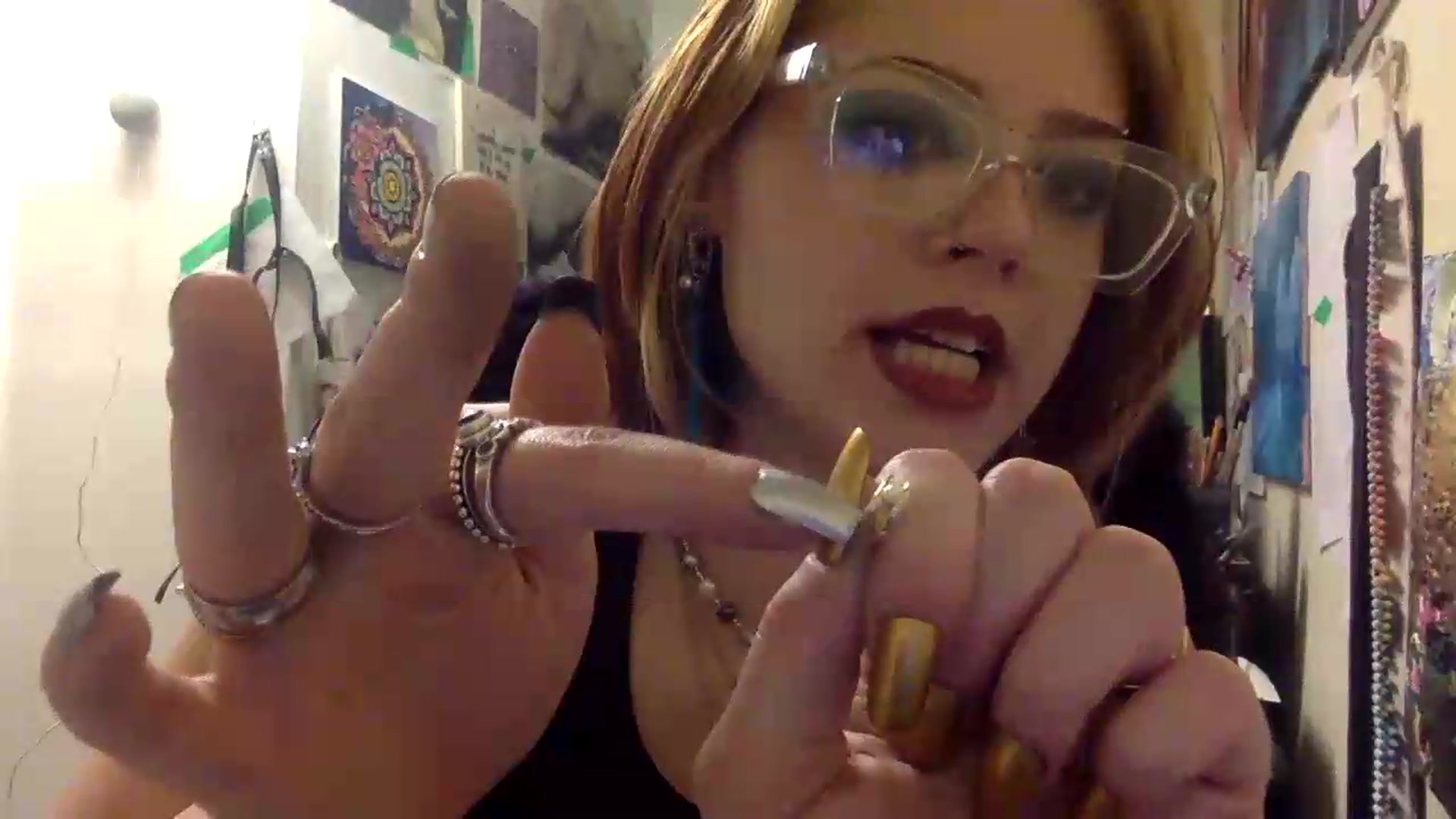 Gallery image thumbnail from HunniBee's myfreecams stream on, 05/12/2026, 02:37 image 9 of 20