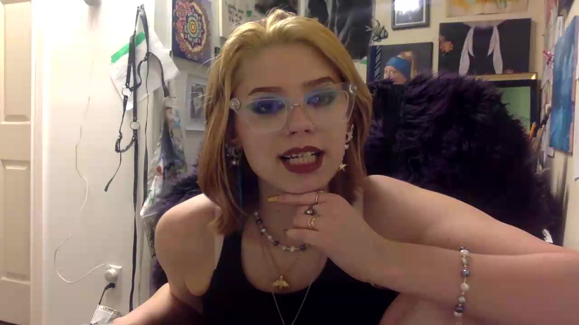 Gallery image thumbnail from HunniBee's myfreecams stream on, 05/12/2026, 02:37 image 17 of 20