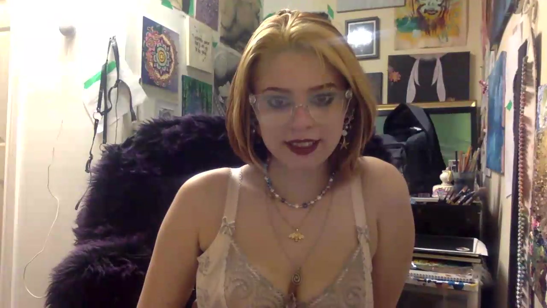 Gallery image thumbnail from HunniBee's myfreecams stream on, 05/12/2026, 05:04 image 16 of 20