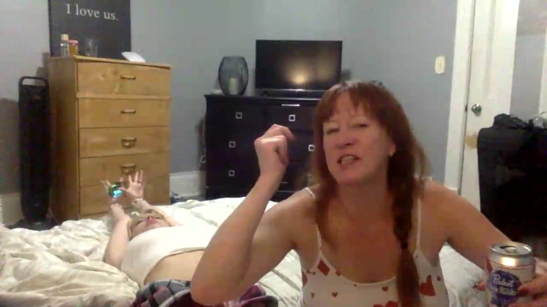 Gallery image thumbnail from HunniBee's myfreecams stream on, 05/13/2026, 03:04 image 9 of 20