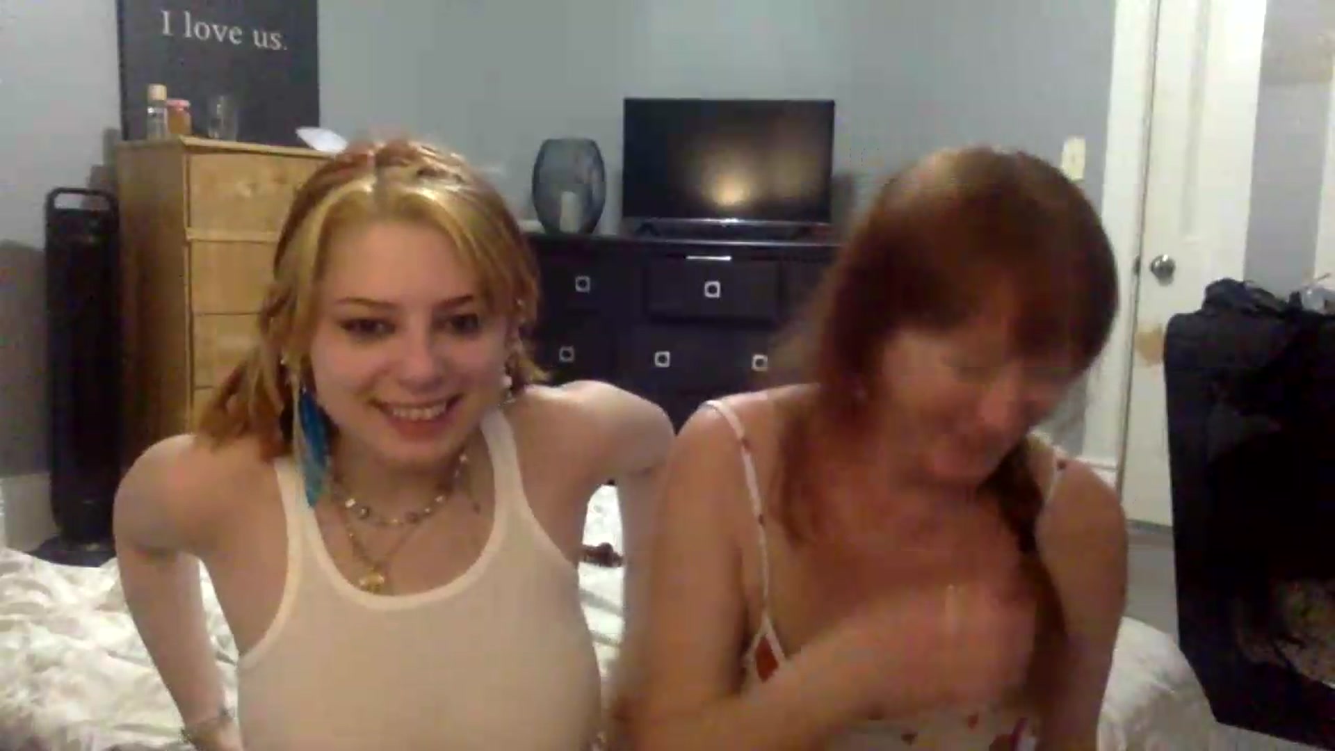 Gallery image thumbnail from HunniBee's myfreecams stream on, 05/13/2026, 03:04 image 17 of 20