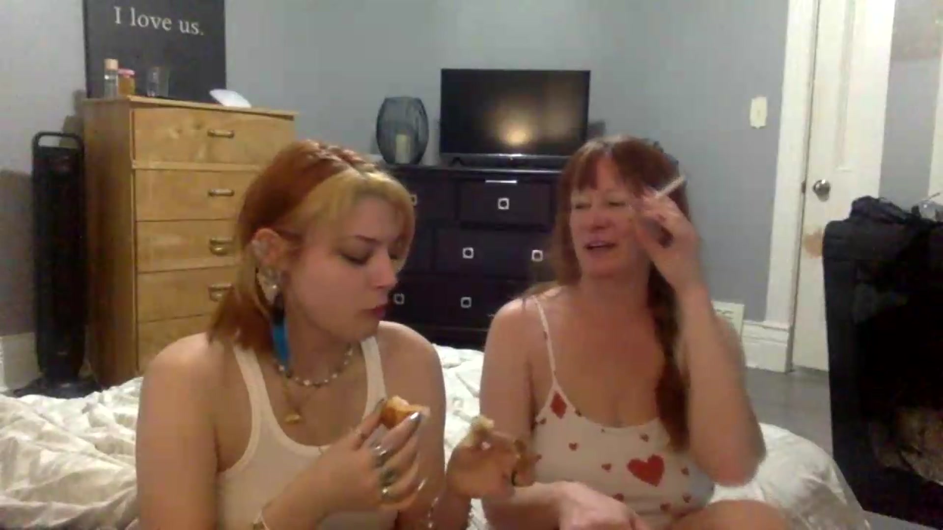 Gallery image thumbnail from HunniBee's myfreecams stream on, 05/13/2026, 03:04 image 5 of 20