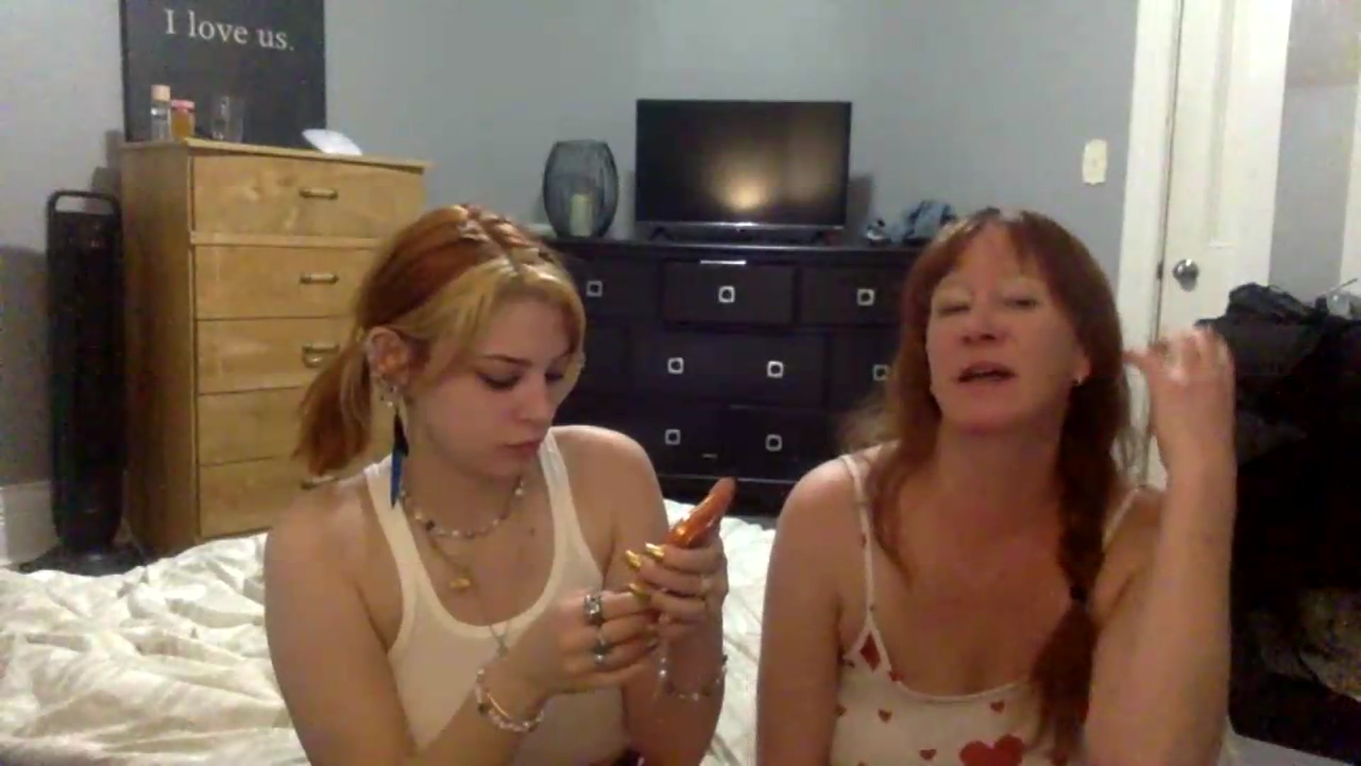 Gallery image thumbnail from HunniBee's myfreecams stream on, 05/13/2026, 03:04 image 8 of 20