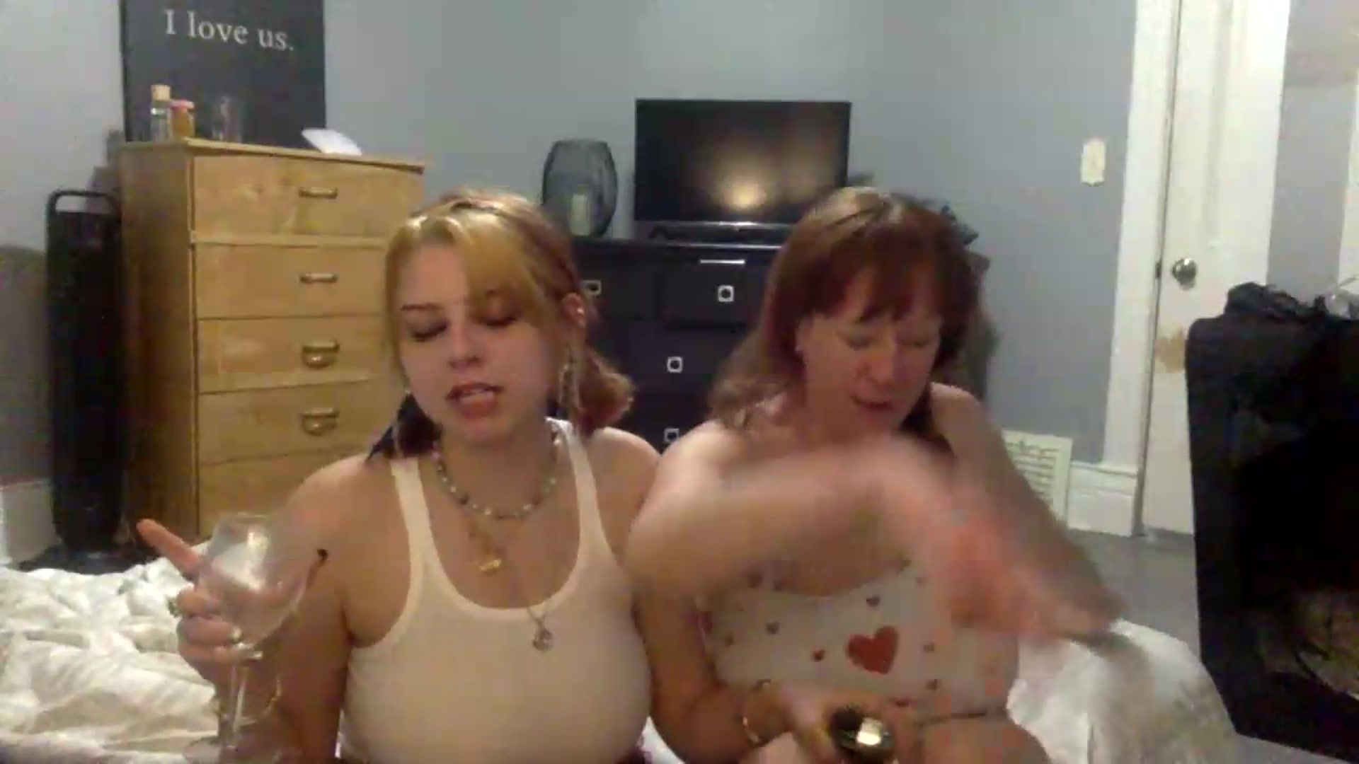 Gallery image thumbnail from HunniBee's myfreecams stream on, 05/13/2026, 03:04 image 7 of 20
