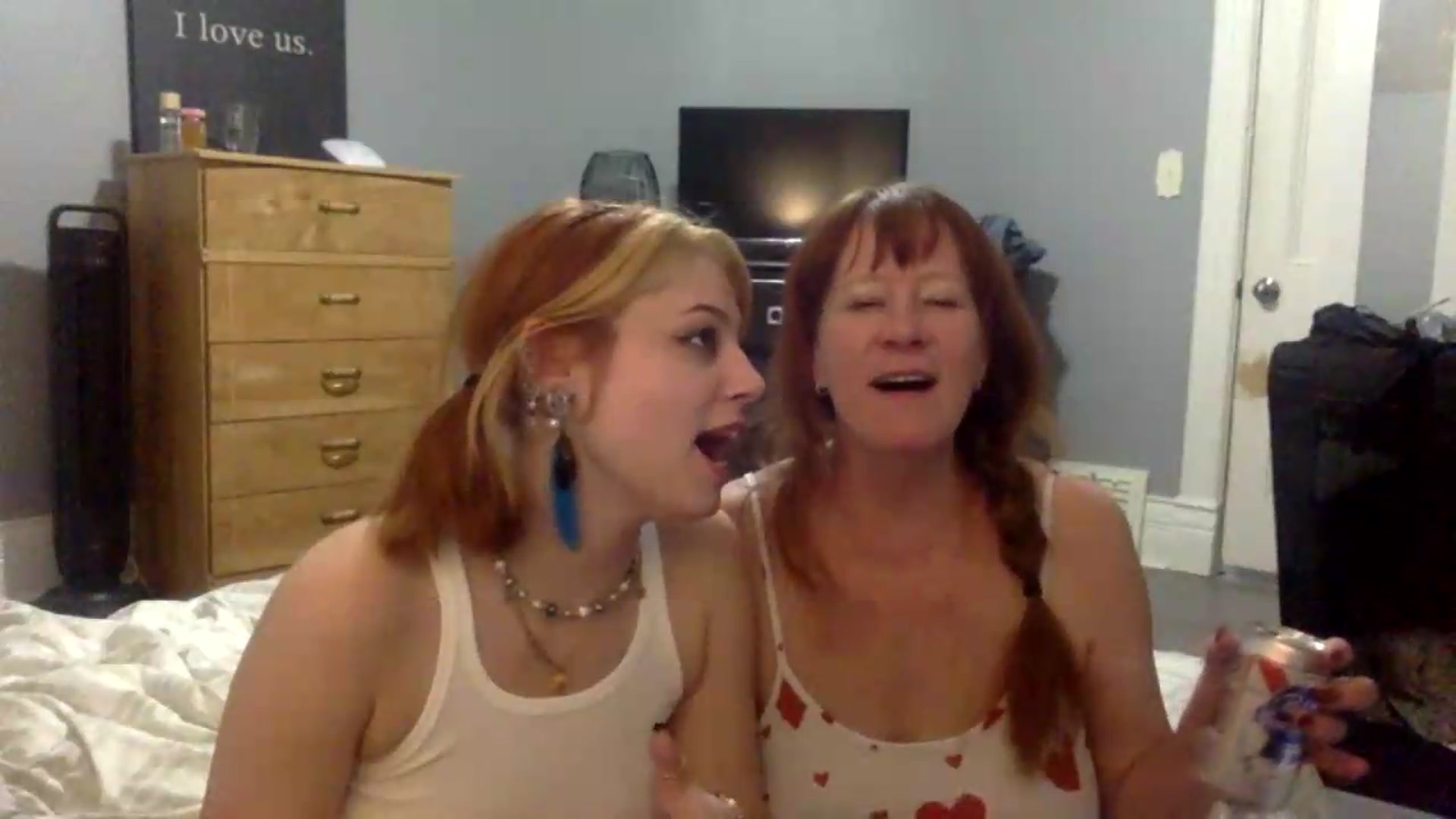 Gallery image thumbnail from HunniBee's myfreecams stream on, 05/13/2026, 03:04 image 18 of 20