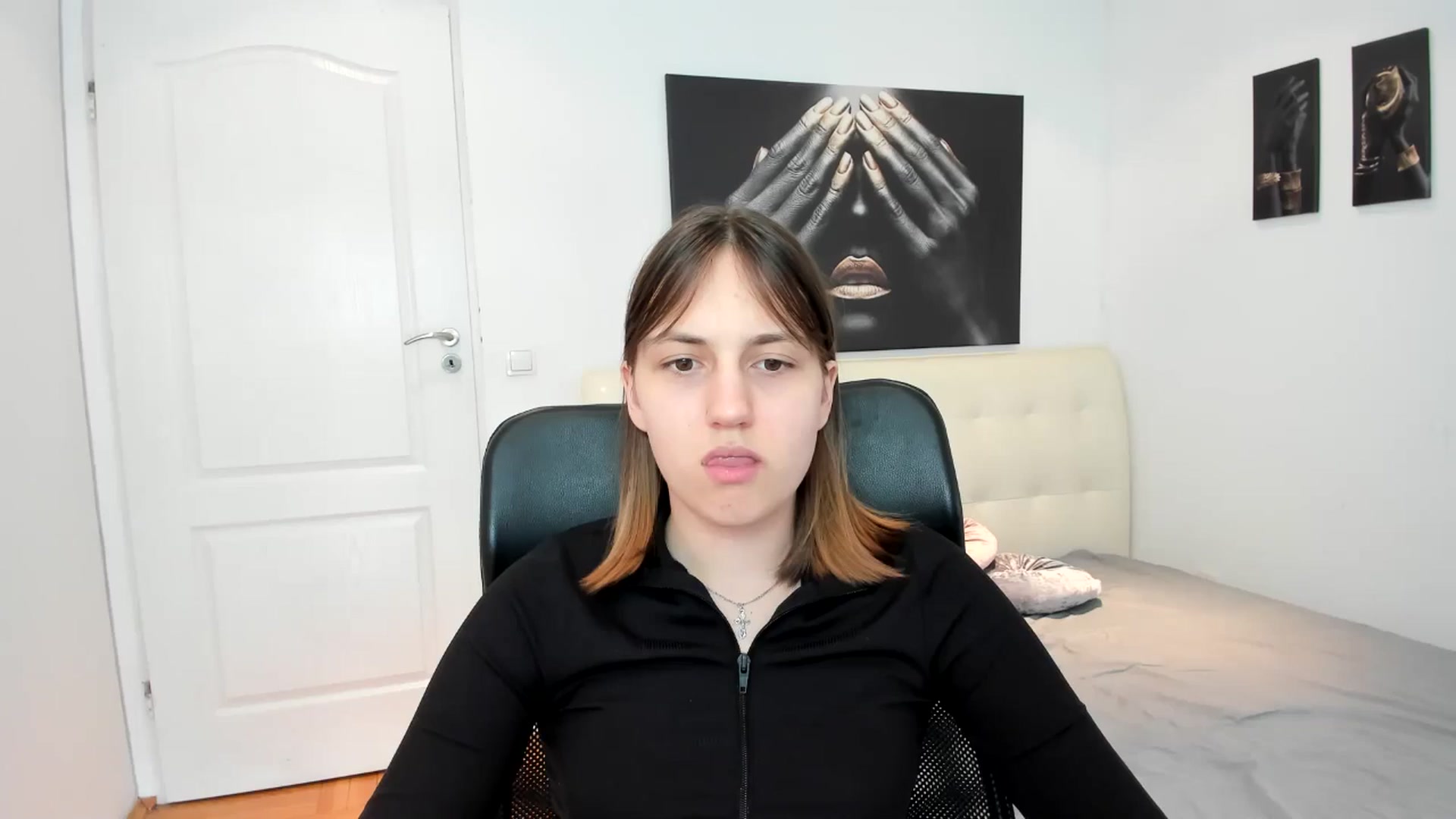 Gallery image thumbnail from HunterGirll's myfreecams stream on, 04/18/2024, 09:24 image 4 of 20