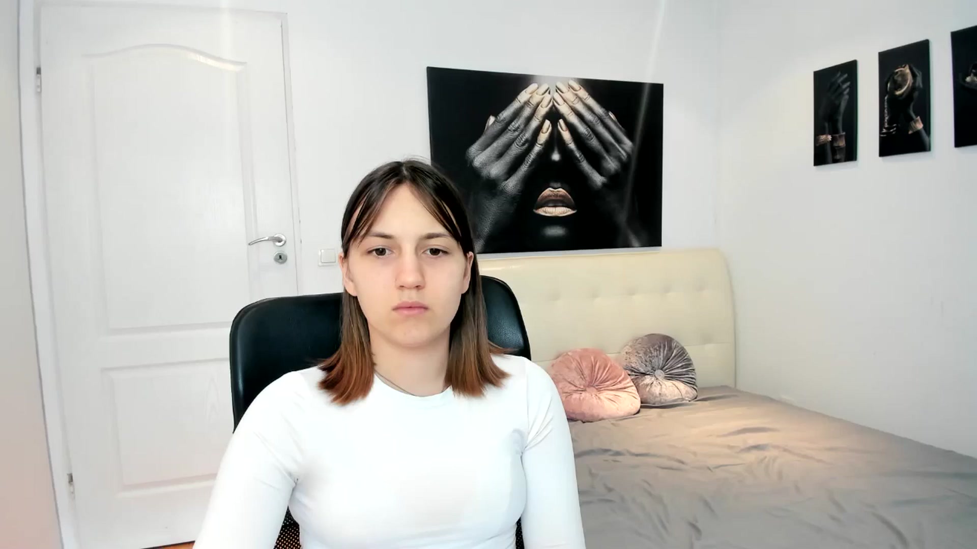 Gallery image thumbnail from HunterGirll's myfreecams stream on, 04/25/2024, 09:10 image 10 of 20