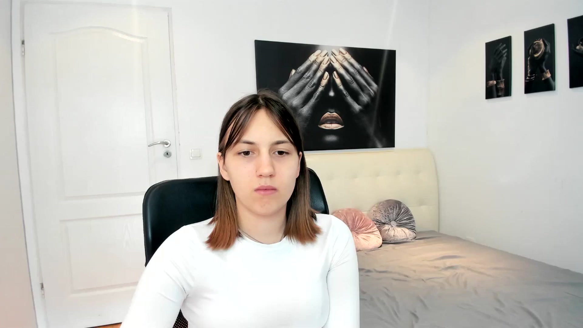 Gallery image thumbnail from HunterGirll's myfreecams stream on, 04/25/2024, 09:10 image 3 of 20