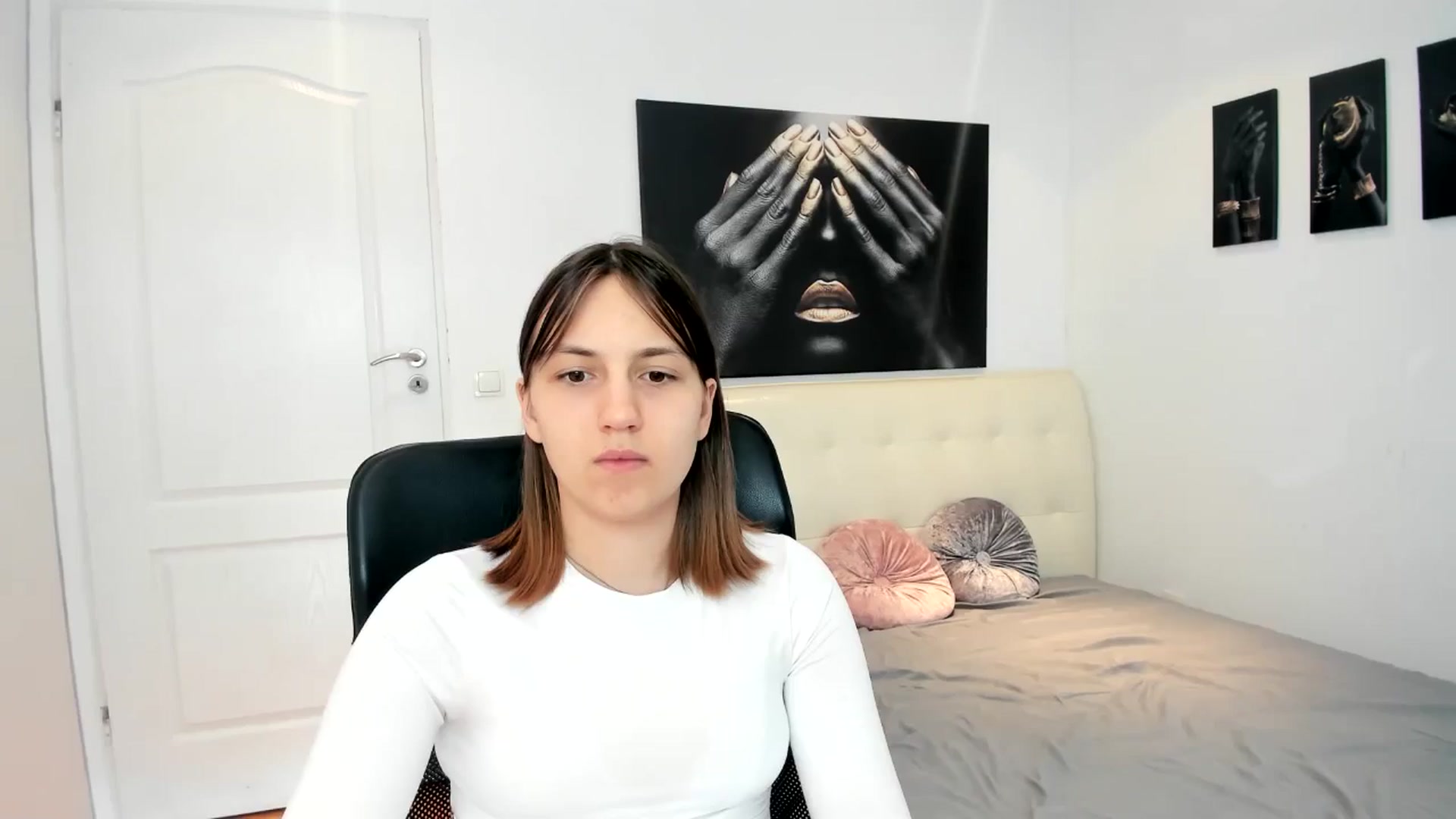 Gallery image thumbnail from HunterGirll's myfreecams stream on, 04/25/2024, 09:10 image 14 of 20