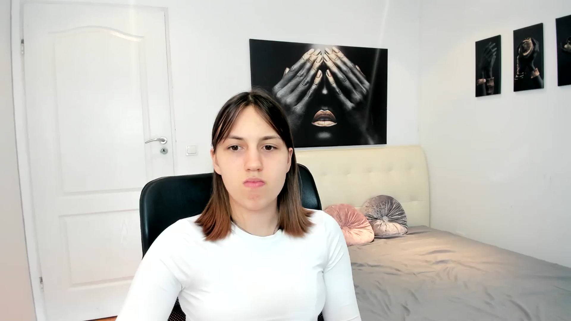 Gallery image thumbnail from HunterGirll's myfreecams stream on, 04/25/2024, 09:10 image 5 of 20