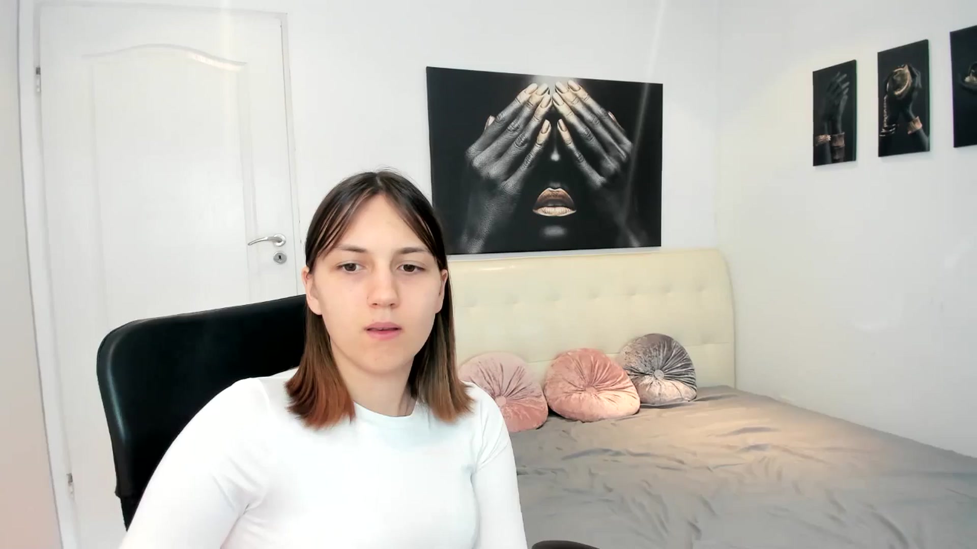 Gallery image thumbnail from HunterGirll's myfreecams stream on, 04/25/2024, 09:10 image 18 of 20